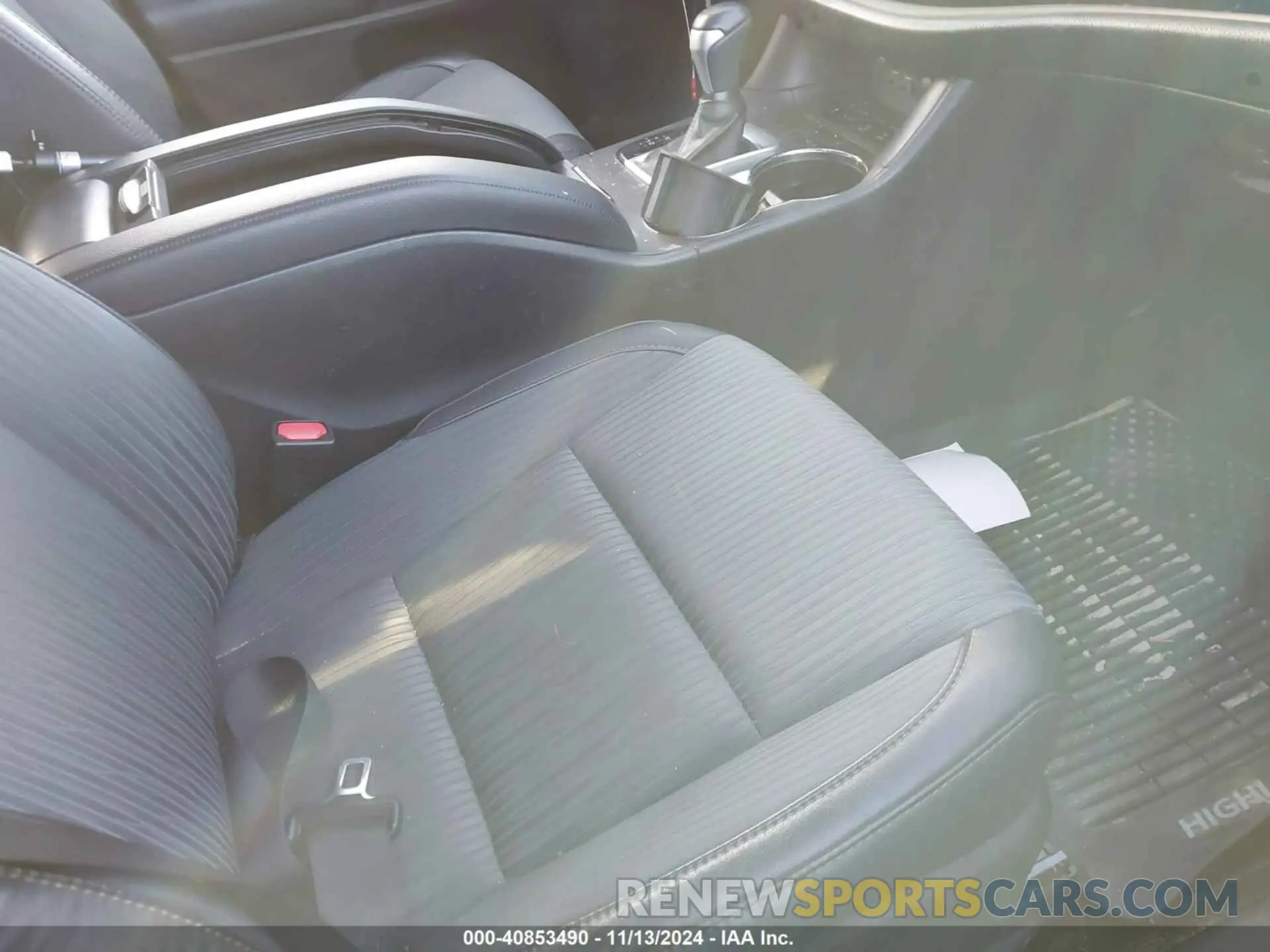 5 Photograph of a damaged car 5TDBZRFH9KS958859 TOYOTA HIGHLANDER 2019