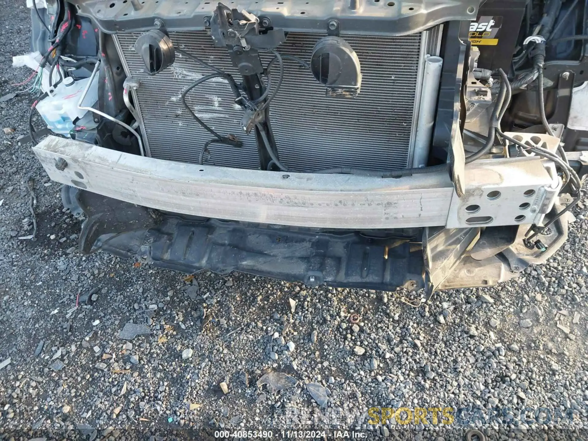 6 Photograph of a damaged car 5TDBZRFH9KS958859 TOYOTA HIGHLANDER 2019