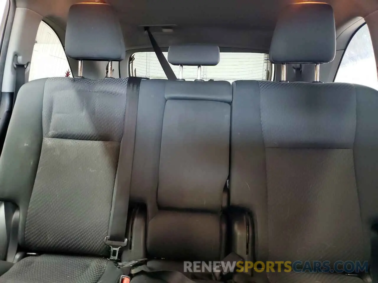 10 Photograph of a damaged car 5TDBZRFH9KS962538 TOYOTA HIGHLANDER 2019