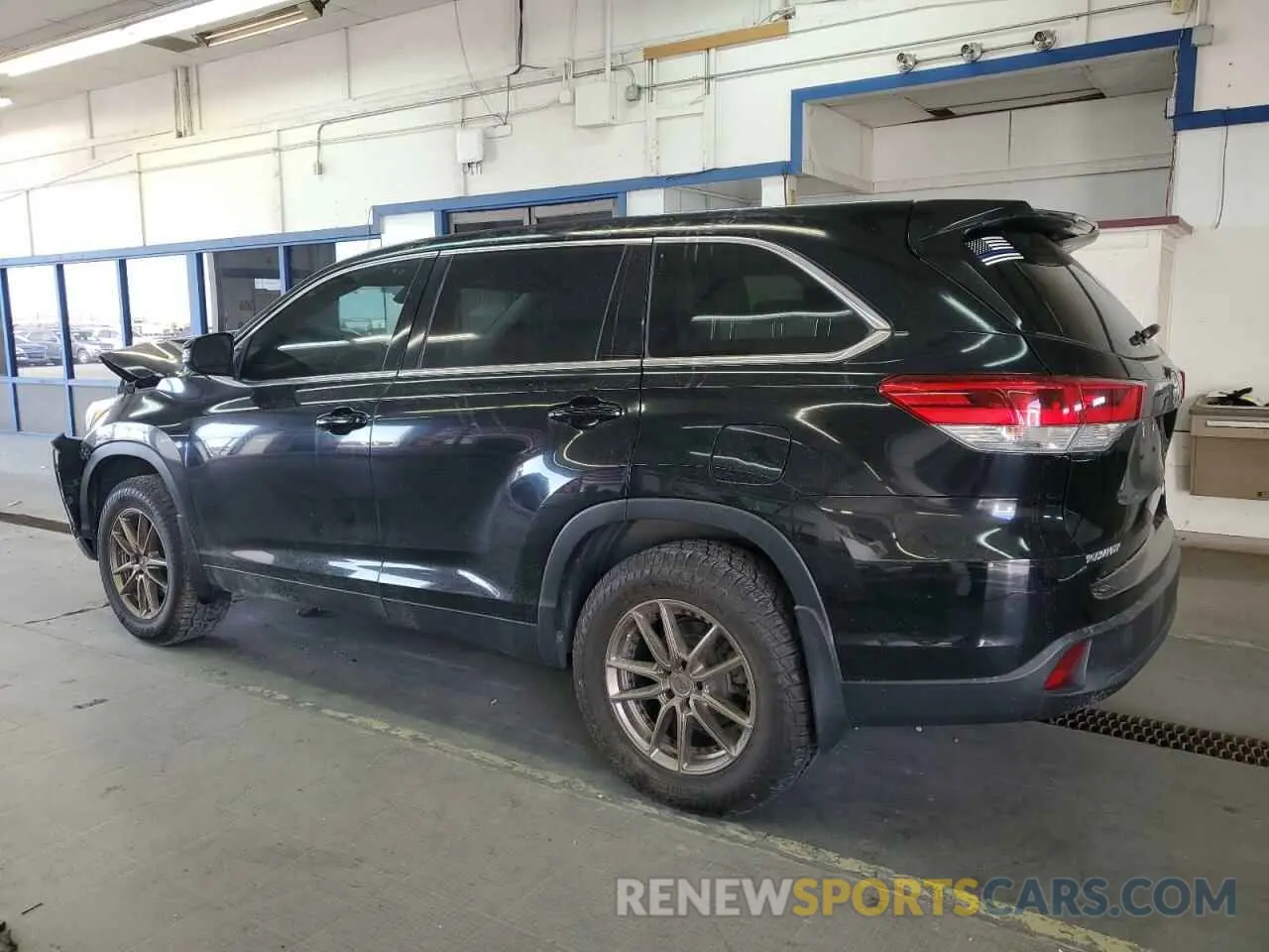 2 Photograph of a damaged car 5TDBZRFH9KS962538 TOYOTA HIGHLANDER 2019