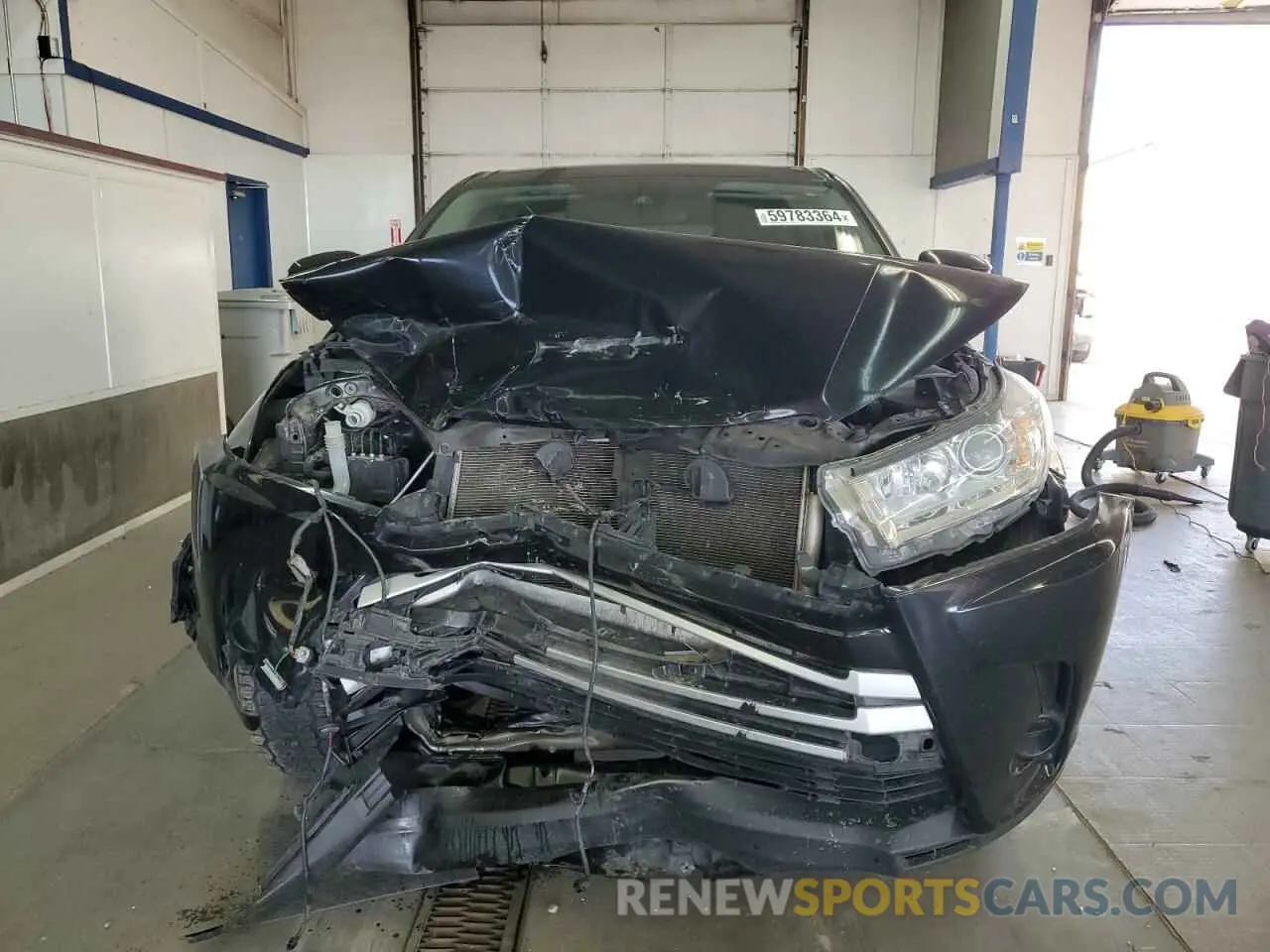 5 Photograph of a damaged car 5TDBZRFH9KS962538 TOYOTA HIGHLANDER 2019