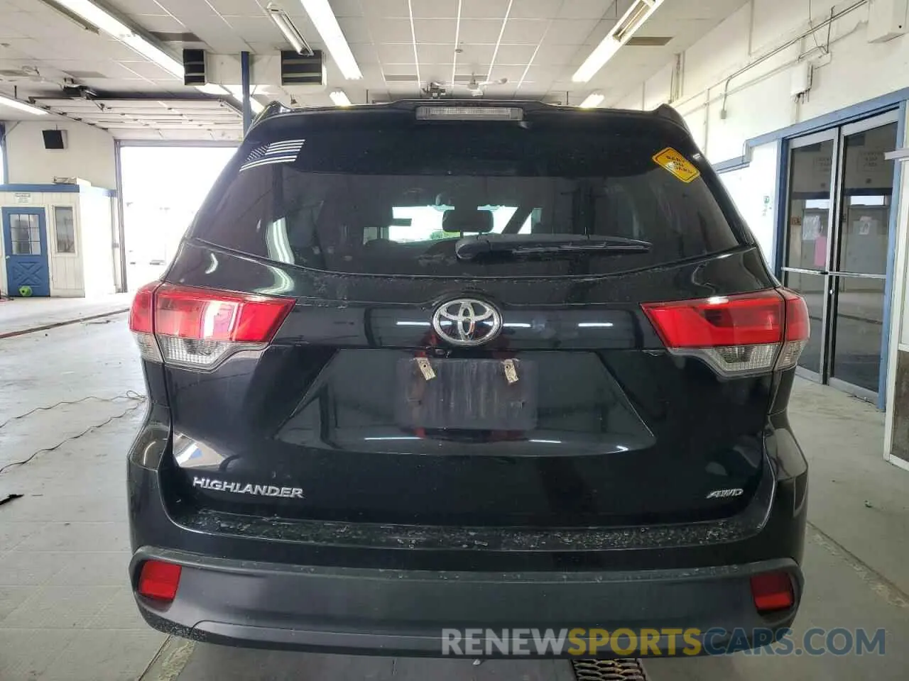 6 Photograph of a damaged car 5TDBZRFH9KS962538 TOYOTA HIGHLANDER 2019