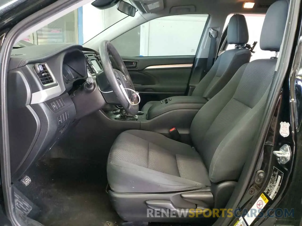 7 Photograph of a damaged car 5TDBZRFH9KS962538 TOYOTA HIGHLANDER 2019