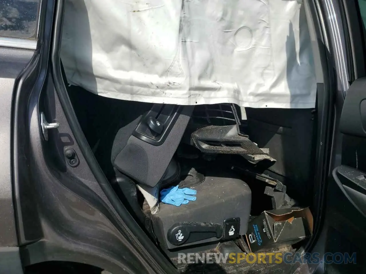 11 Photograph of a damaged car 5TDBZRFH9KS964046 TOYOTA HIGHLANDER 2019
