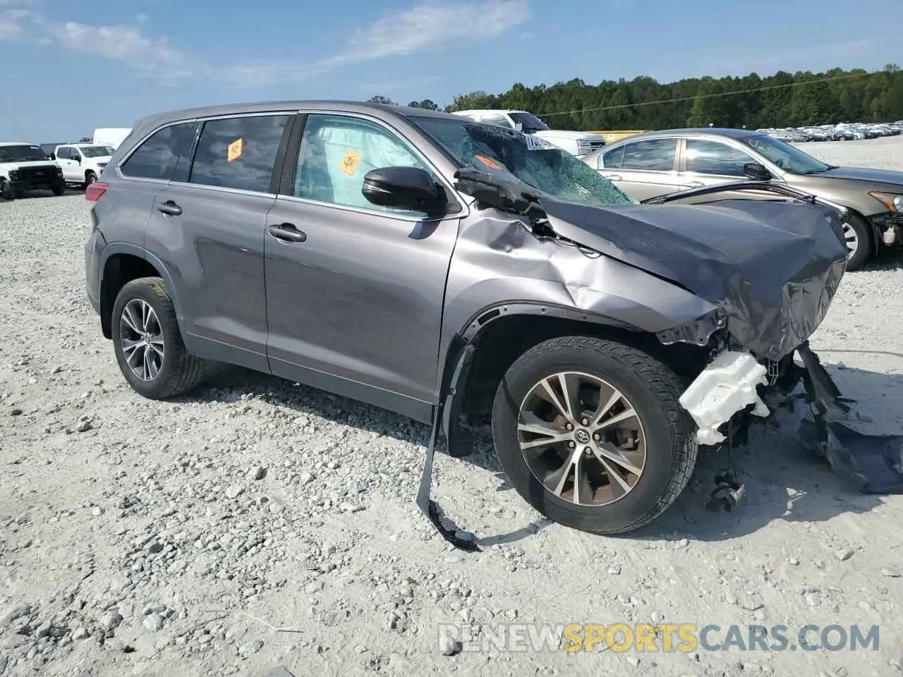 4 Photograph of a damaged car 5TDBZRFH9KS964046 TOYOTA HIGHLANDER 2019