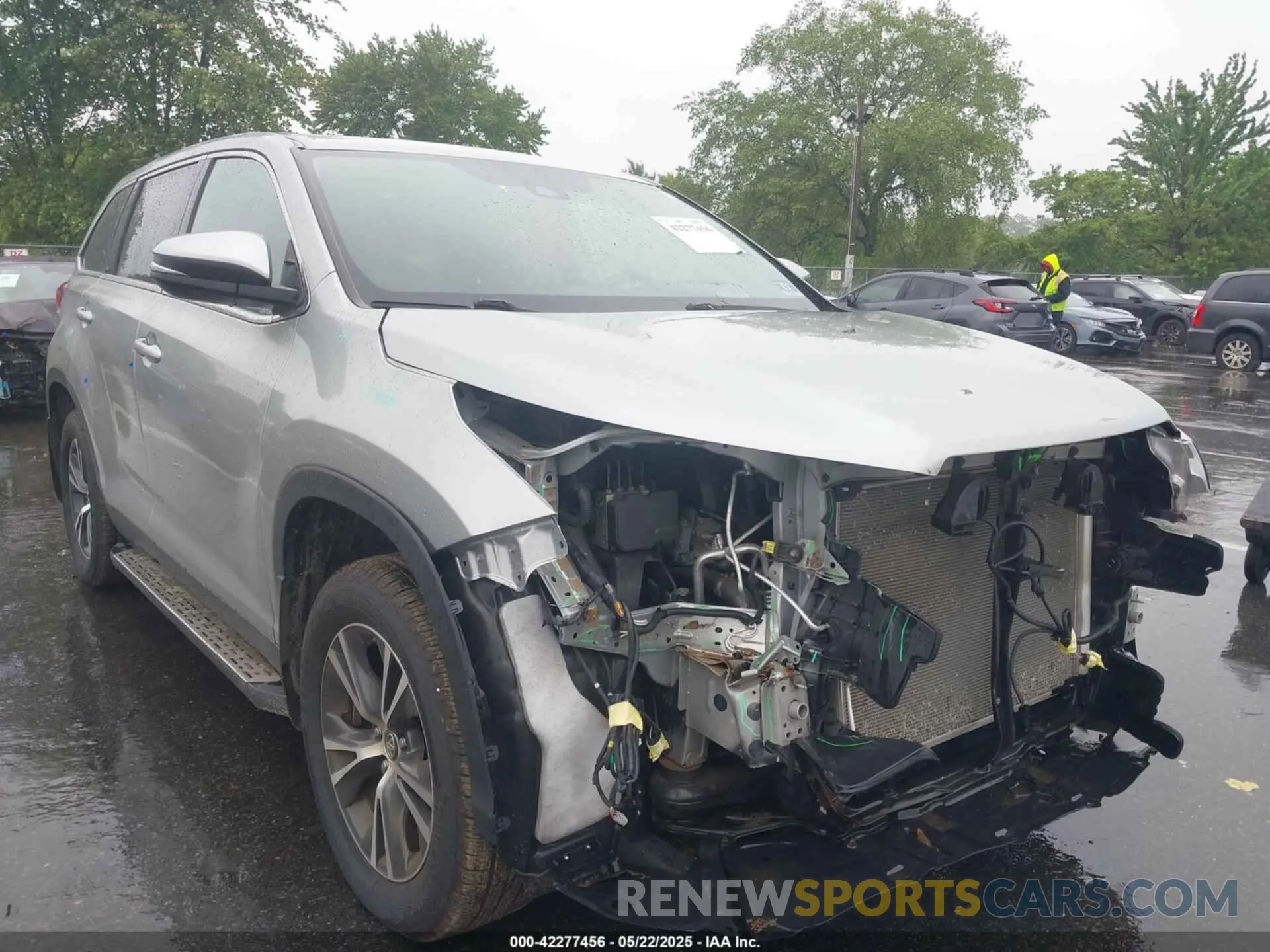 1 Photograph of a damaged car 5TDBZRFH9KS975208 TOYOTA HIGHLANDER 2019