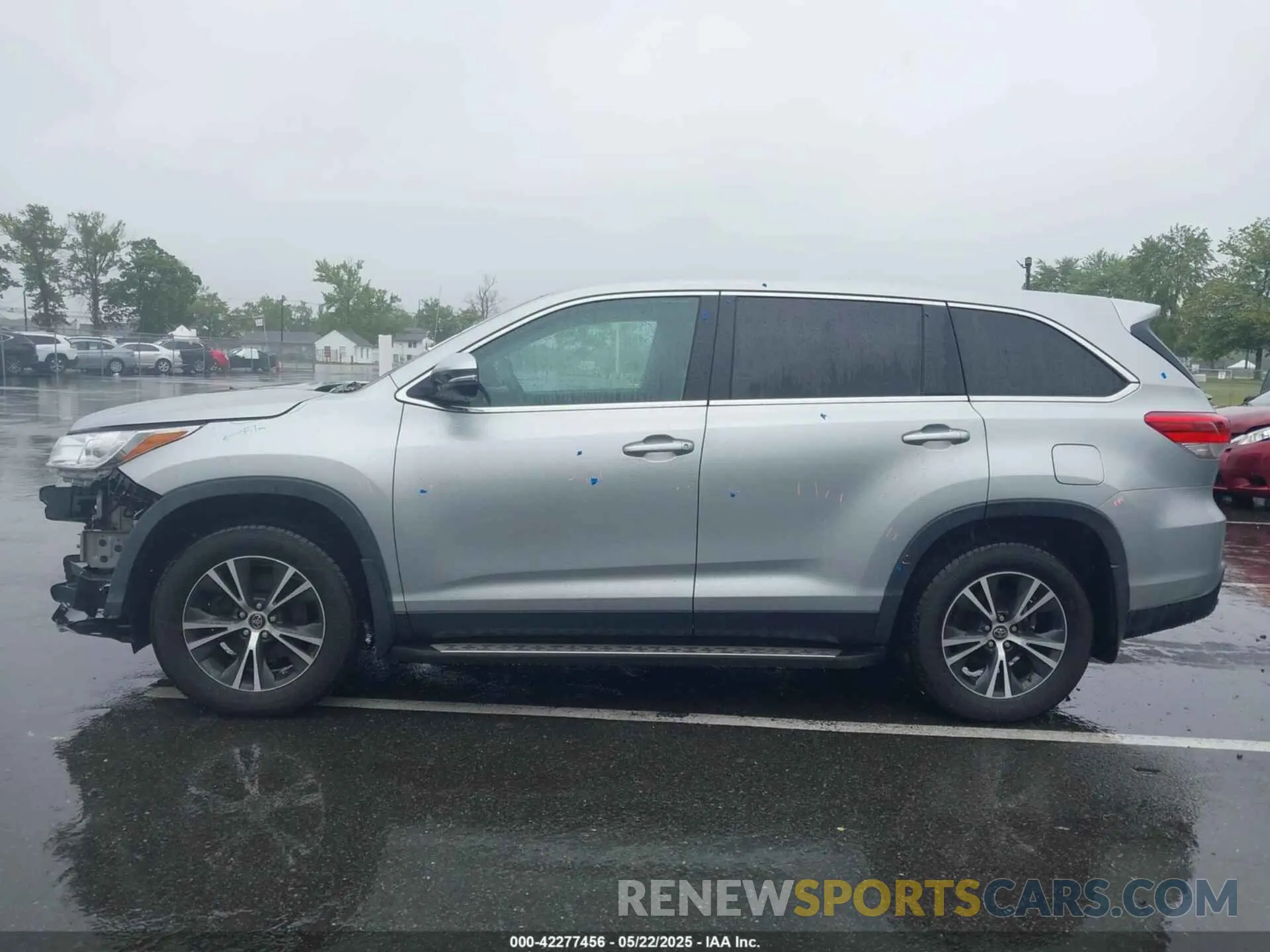 14 Photograph of a damaged car 5TDBZRFH9KS975208 TOYOTA HIGHLANDER 2019