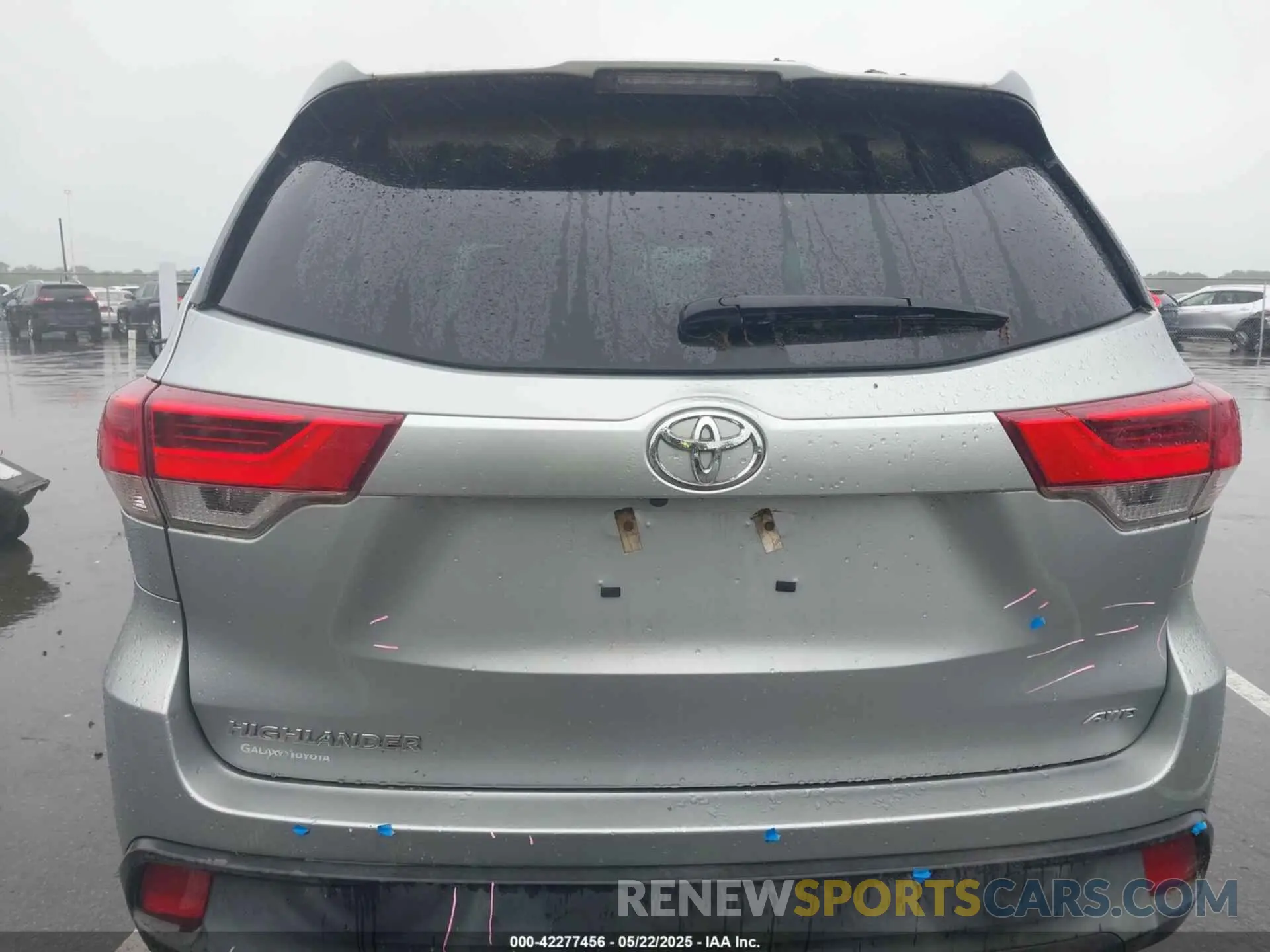 16 Photograph of a damaged car 5TDBZRFH9KS975208 TOYOTA HIGHLANDER 2019
