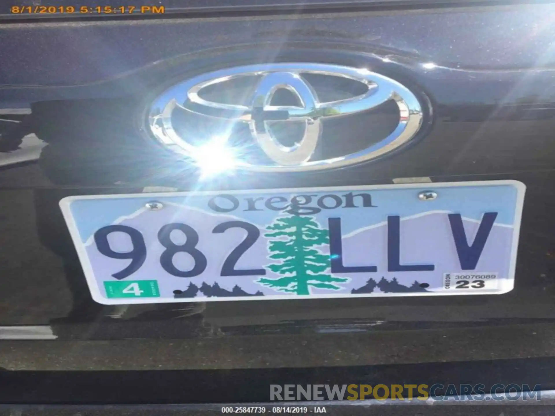 11 Photograph of a damaged car 5TDBZRFH9KS980960 TOYOTA HIGHLANDER 2019