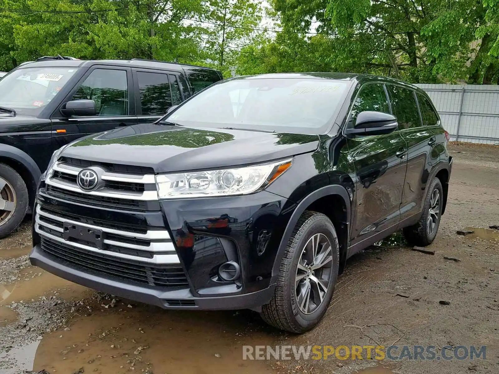 2 Photograph of a damaged car 5TDBZRFH9KS982028 TOYOTA HIGHLANDER 2019