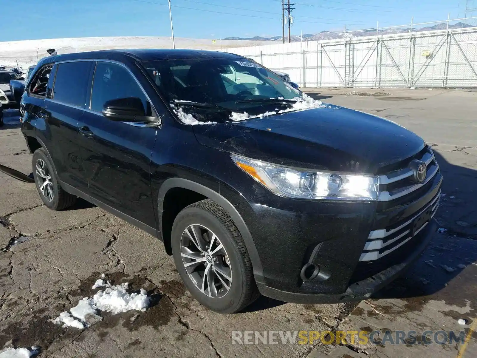 1 Photograph of a damaged car 5TDBZRFH9KS986466 TOYOTA HIGHLANDER 2019