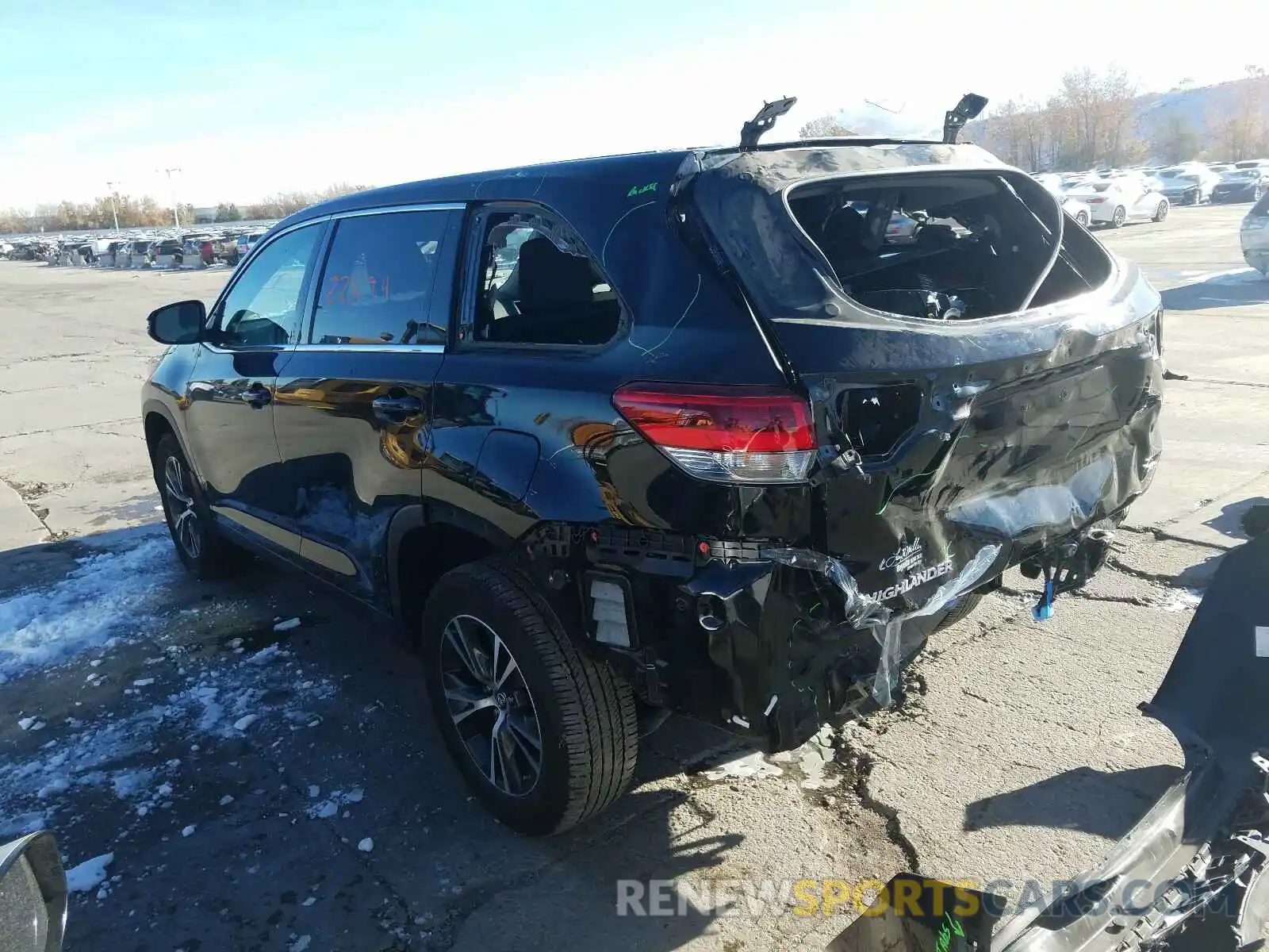 3 Photograph of a damaged car 5TDBZRFH9KS986466 TOYOTA HIGHLANDER 2019