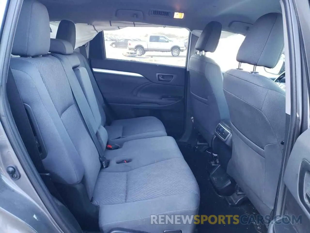 11 Photograph of a damaged car 5TDBZRFH9KS997578 TOYOTA HIGHLANDER 2019
