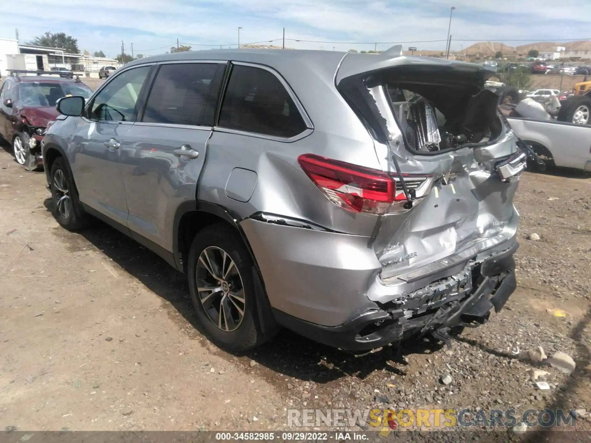 3 Photograph of a damaged car 5TDBZRFHXKS707171 TOYOTA HIGHLANDER 2019