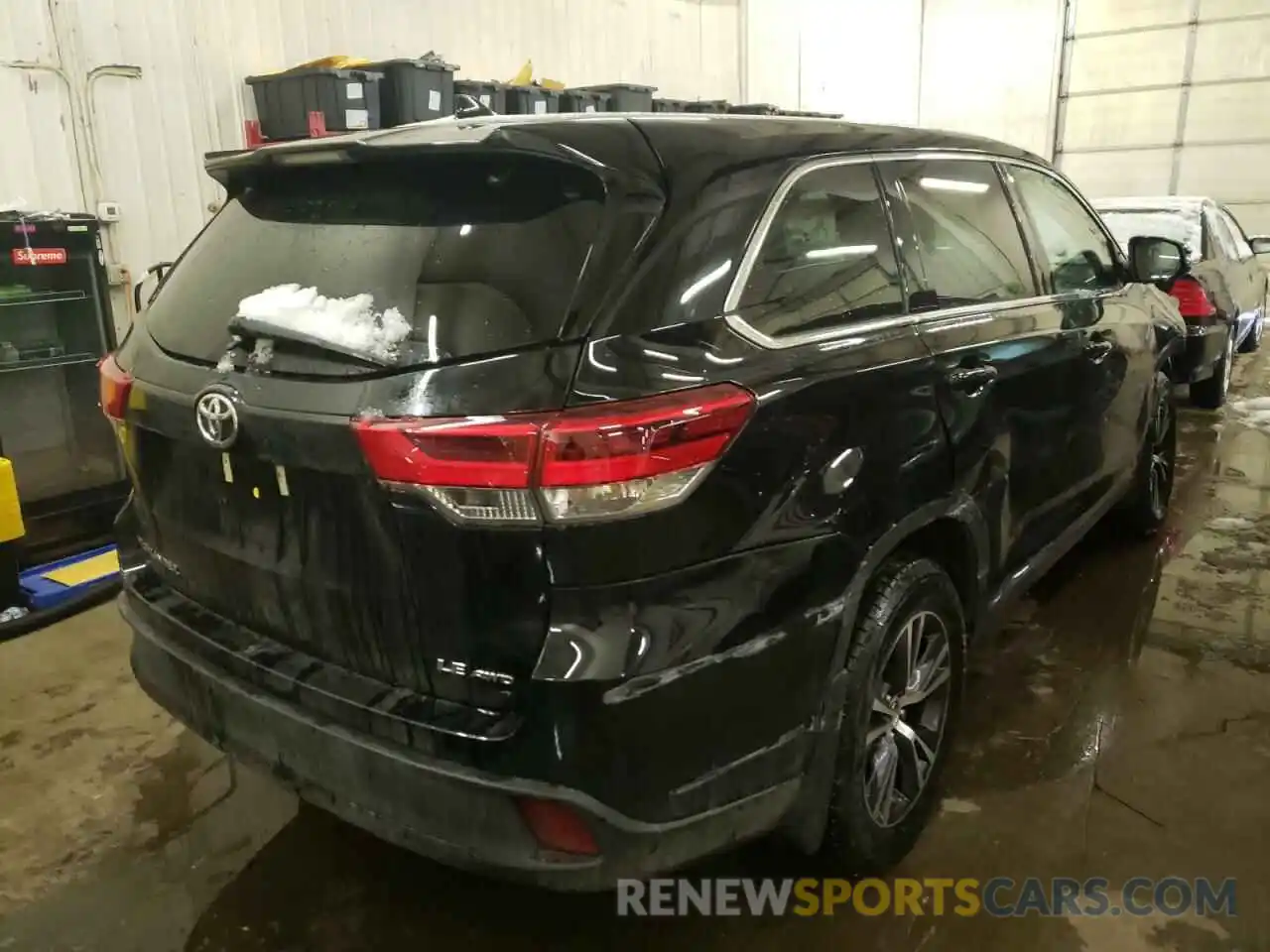 4 Photograph of a damaged car 5TDBZRFHXKS709115 TOYOTA HIGHLANDER 2019