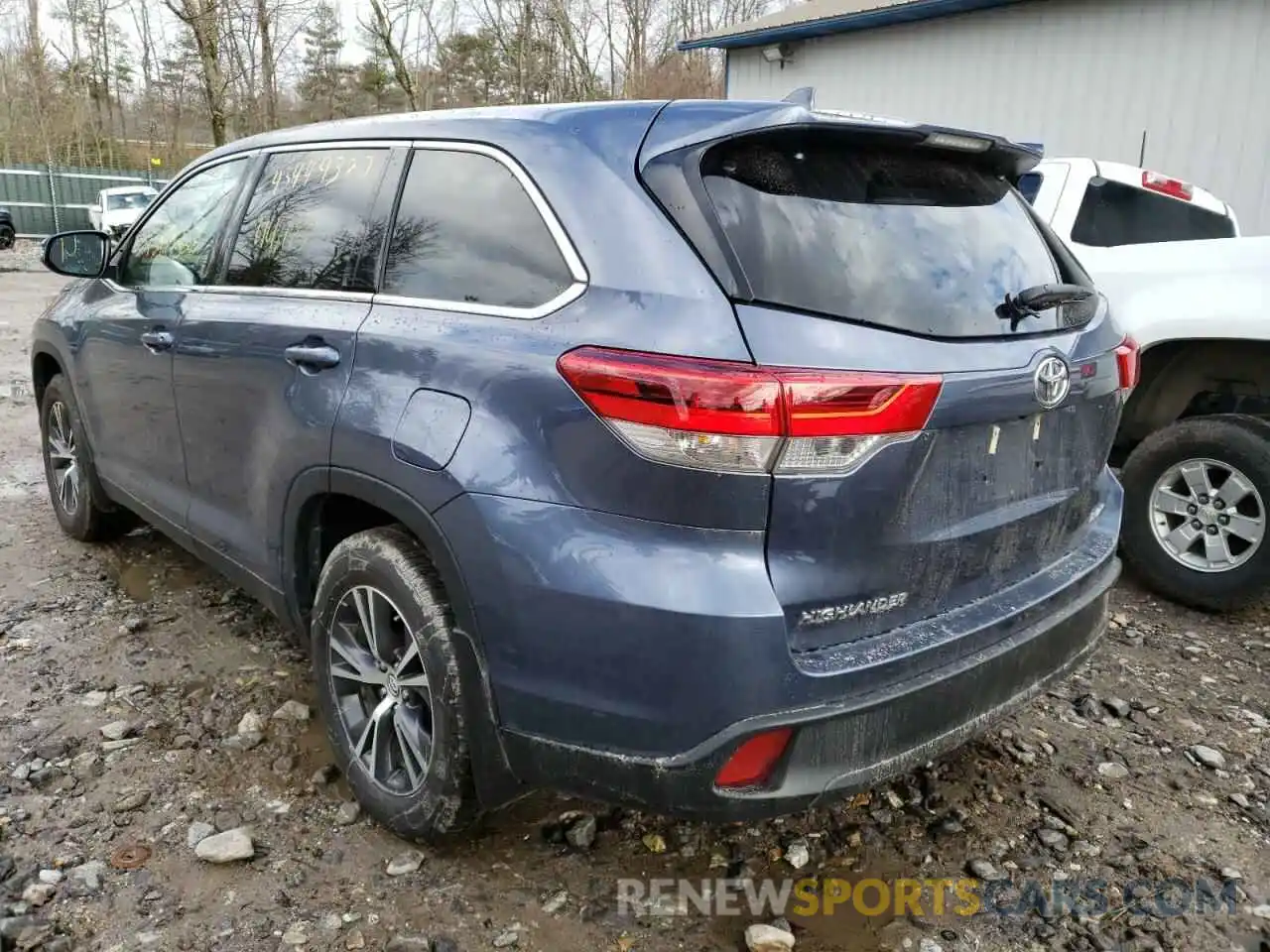 3 Photograph of a damaged car 5TDBZRFHXKS710037 TOYOTA HIGHLANDER 2019