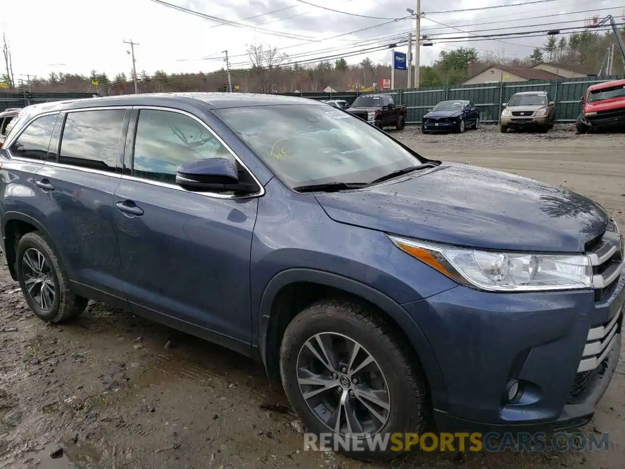 9 Photograph of a damaged car 5TDBZRFHXKS710037 TOYOTA HIGHLANDER 2019