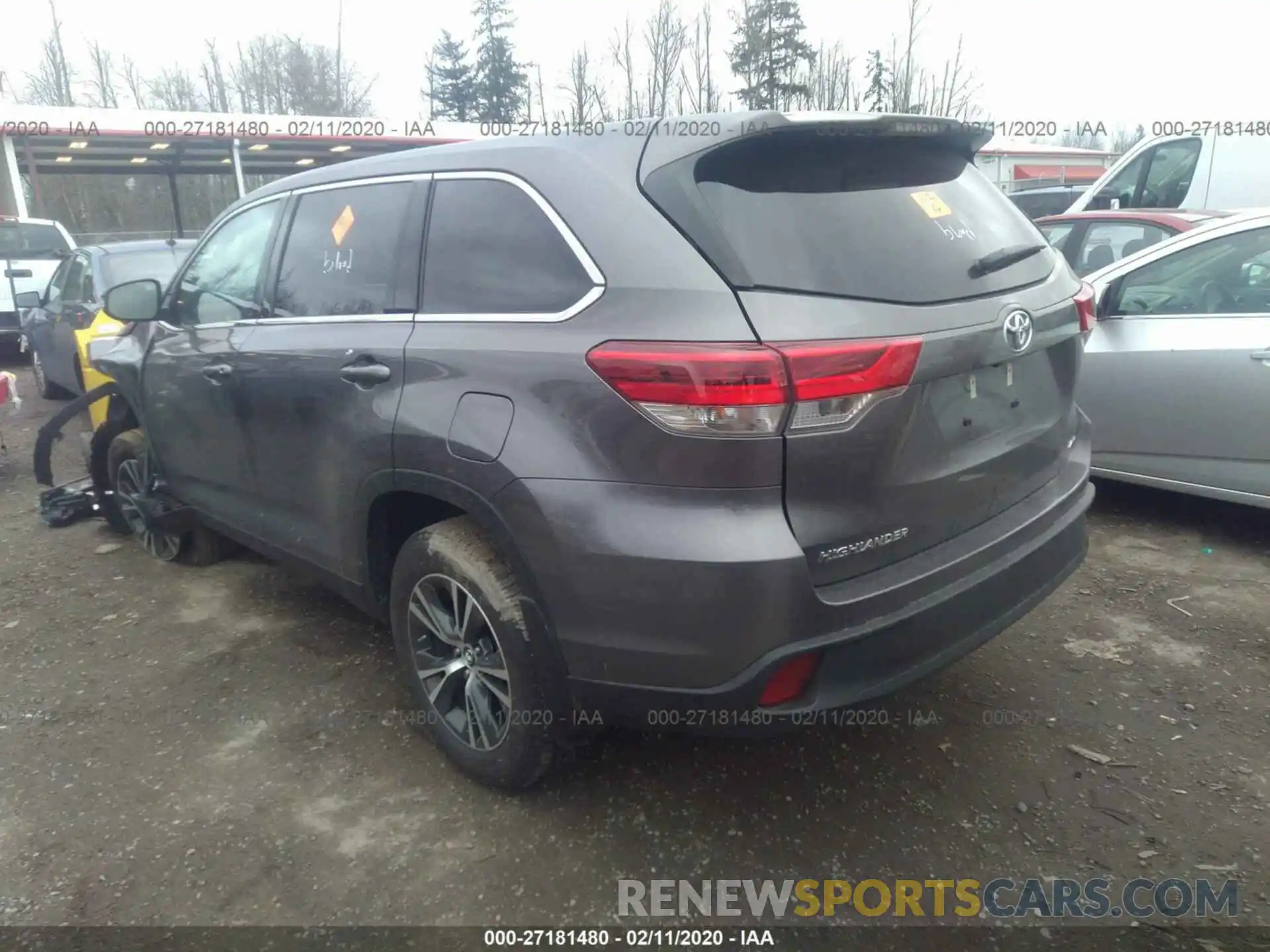 3 Photograph of a damaged car 5TDBZRFHXKS729512 TOYOTA HIGHLANDER 2019