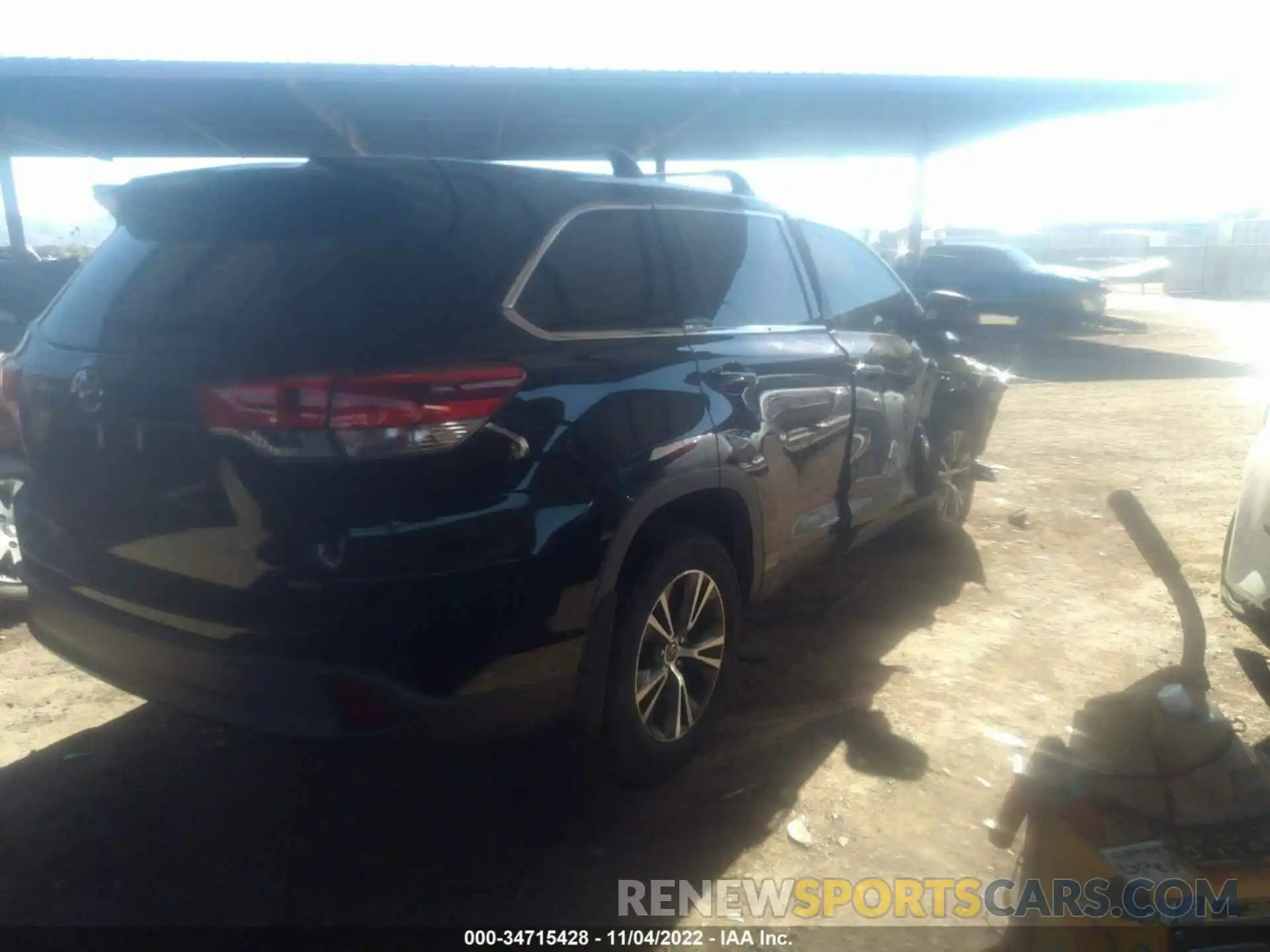 4 Photograph of a damaged car 5TDBZRFHXKS734435 TOYOTA HIGHLANDER 2019