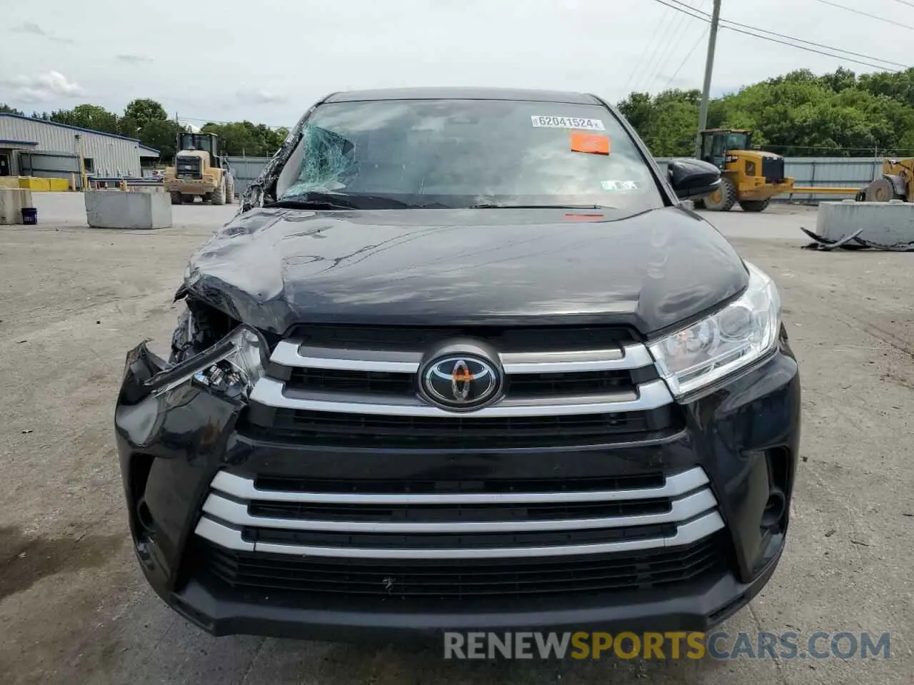 5 Photograph of a damaged car 5TDBZRFHXKS737156 TOYOTA HIGHLANDER 2019