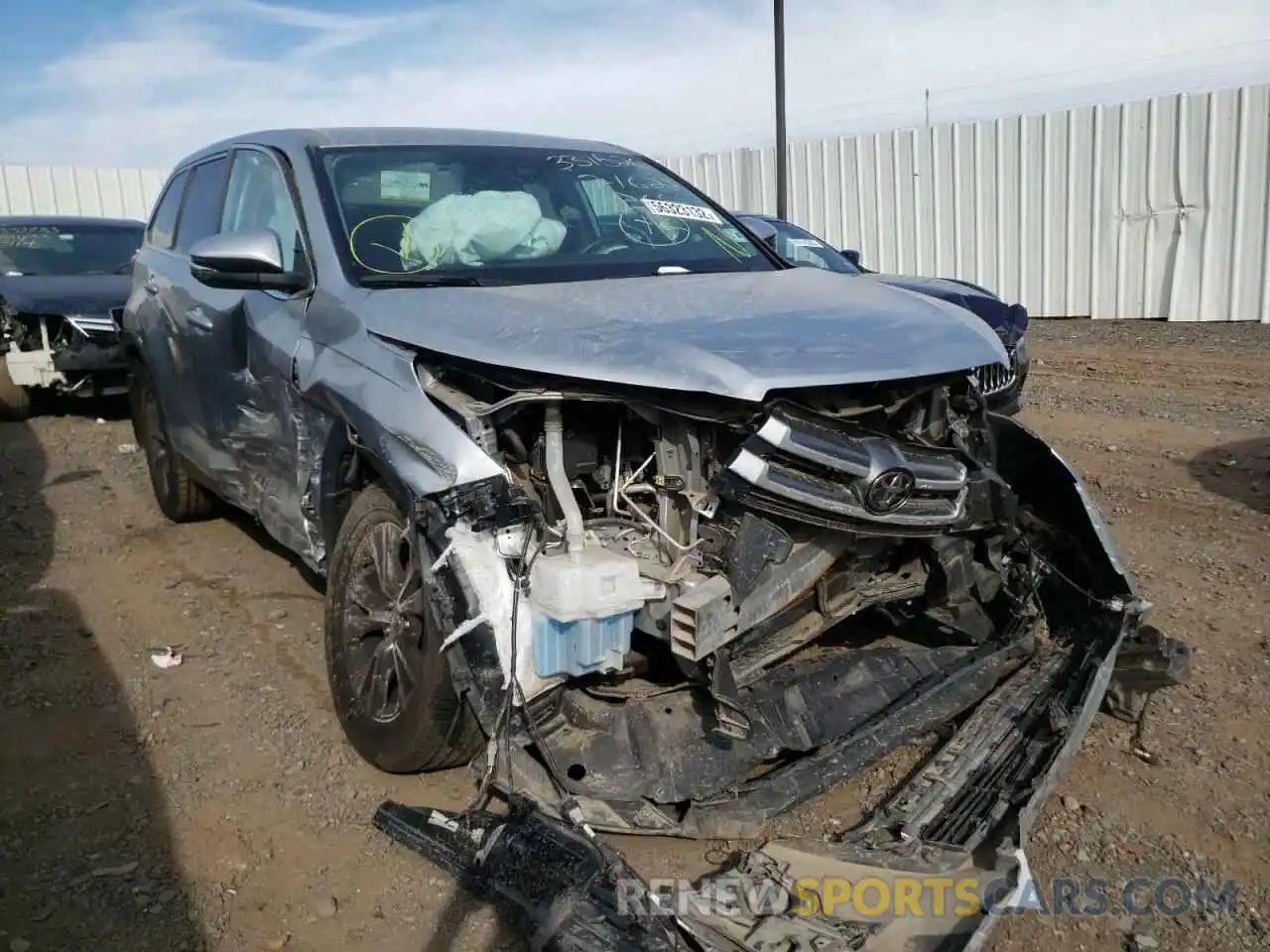 1 Photograph of a damaged car 5TDBZRFHXKS739408 TOYOTA HIGHLANDER 2019