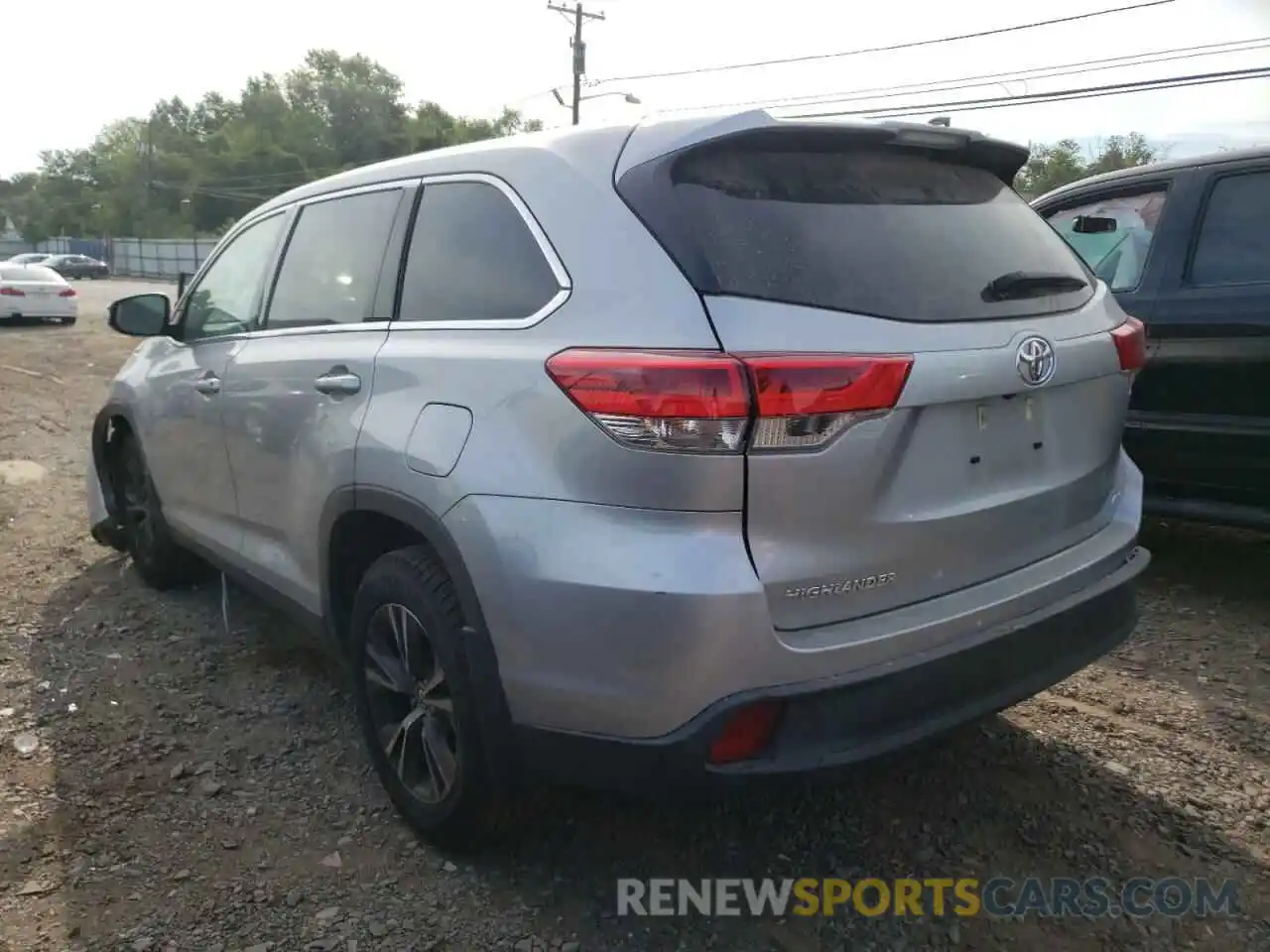 3 Photograph of a damaged car 5TDBZRFHXKS739408 TOYOTA HIGHLANDER 2019