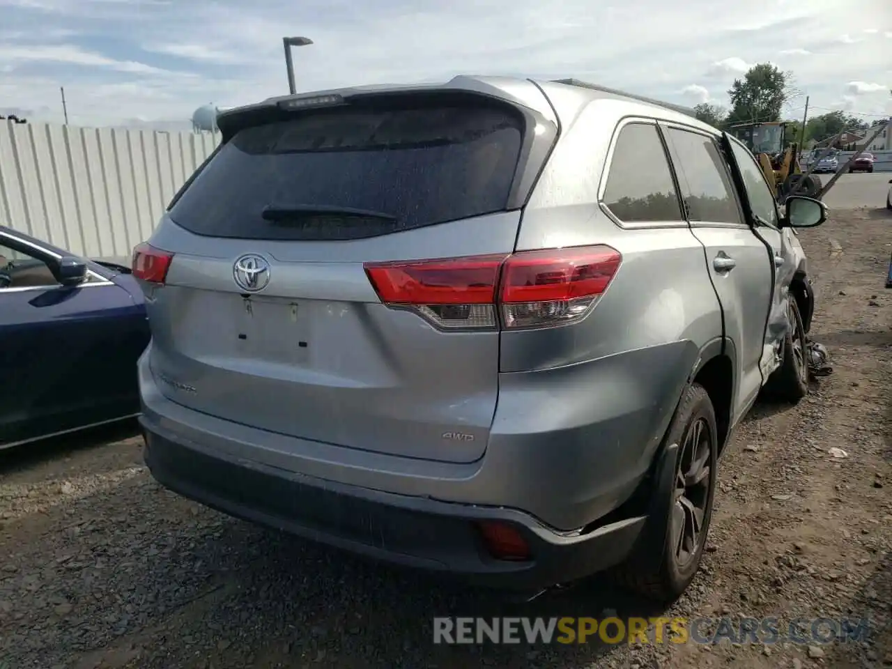 4 Photograph of a damaged car 5TDBZRFHXKS739408 TOYOTA HIGHLANDER 2019