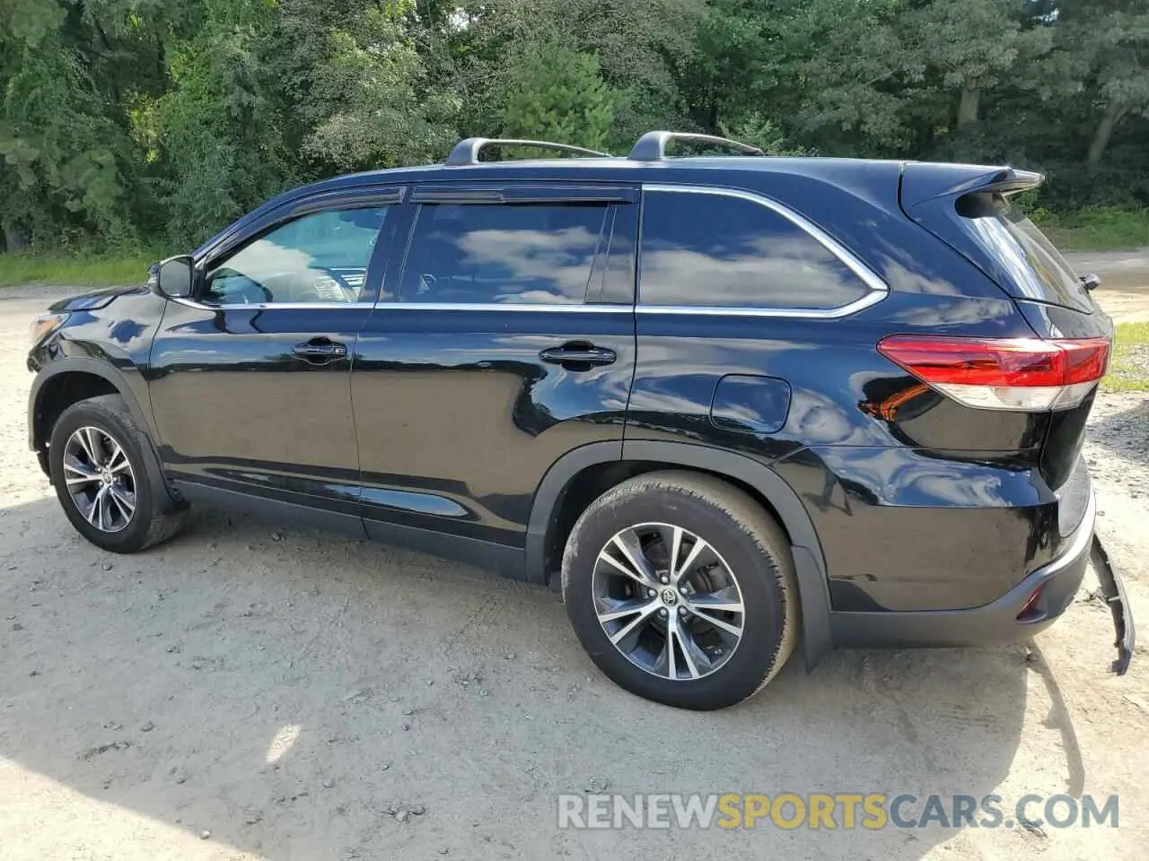 2 Photograph of a damaged car 5TDBZRFHXKS747184 TOYOTA HIGHLANDER 2019