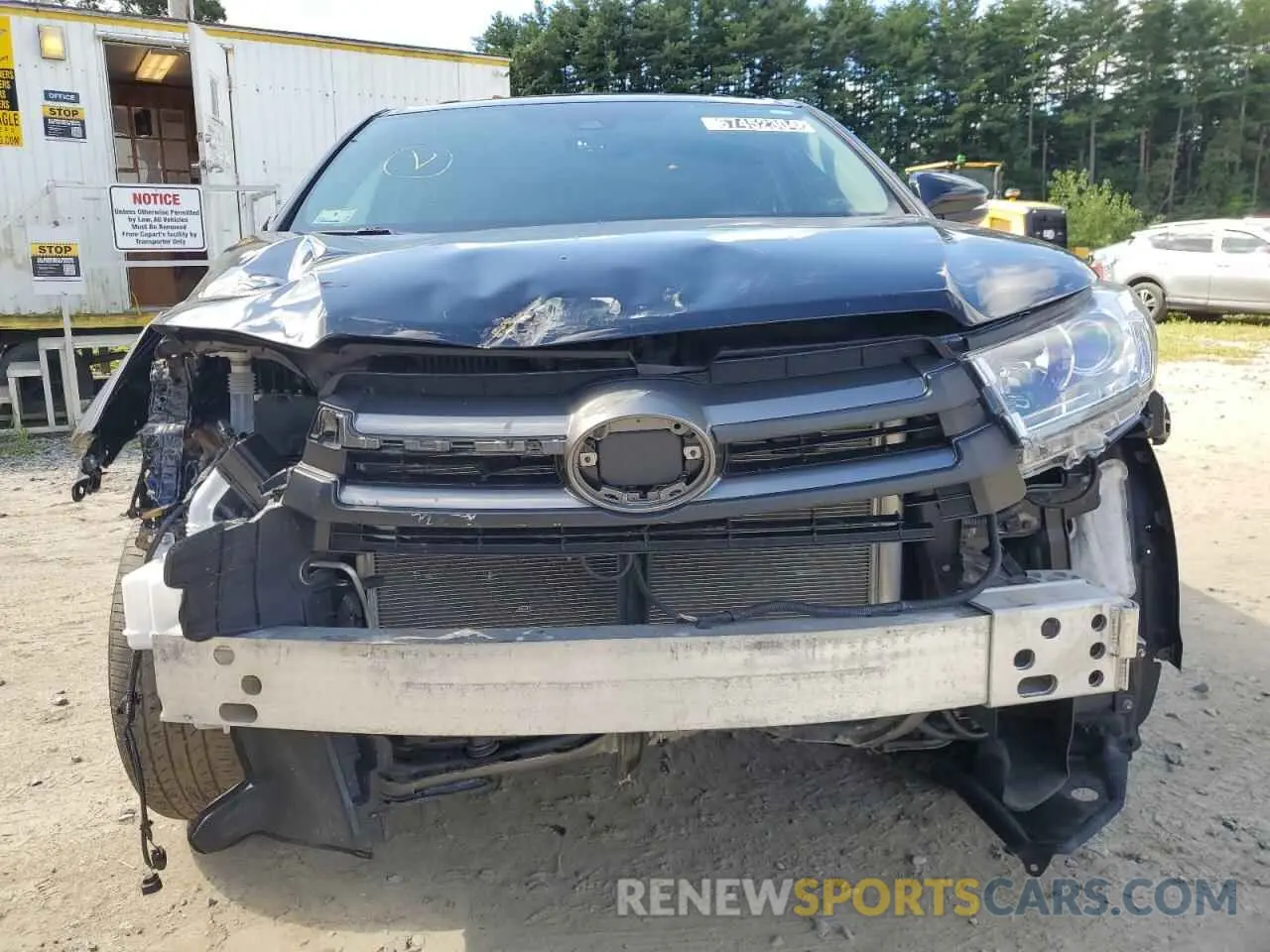 5 Photograph of a damaged car 5TDBZRFHXKS747184 TOYOTA HIGHLANDER 2019
