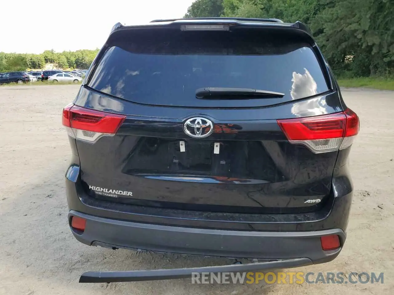 6 Photograph of a damaged car 5TDBZRFHXKS747184 TOYOTA HIGHLANDER 2019