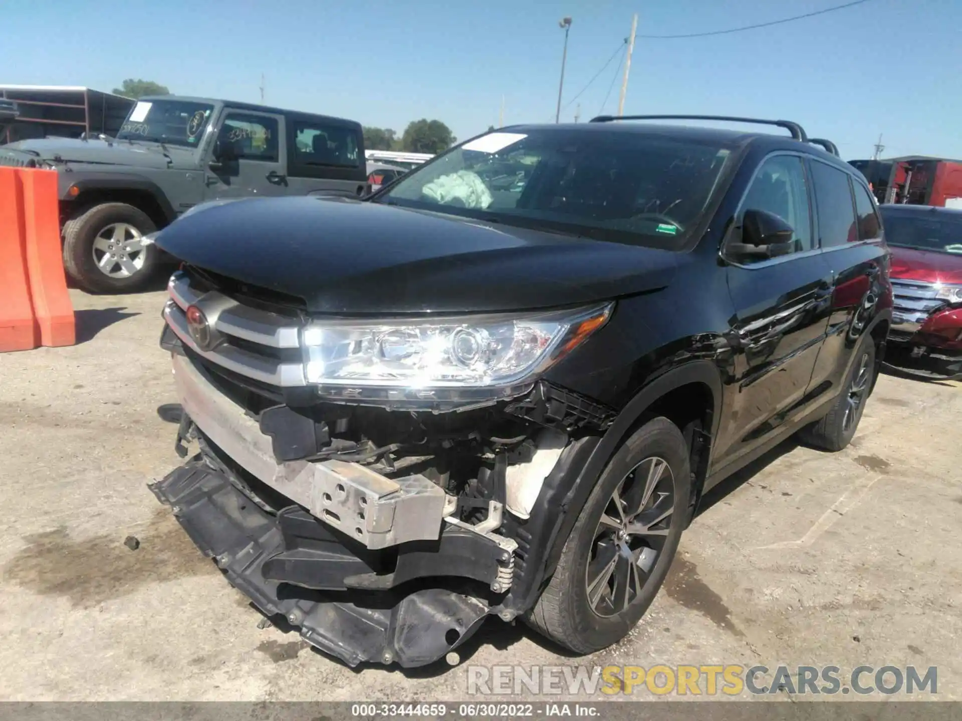 2 Photograph of a damaged car 5TDBZRFHXKS918354 TOYOTA HIGHLANDER 2019