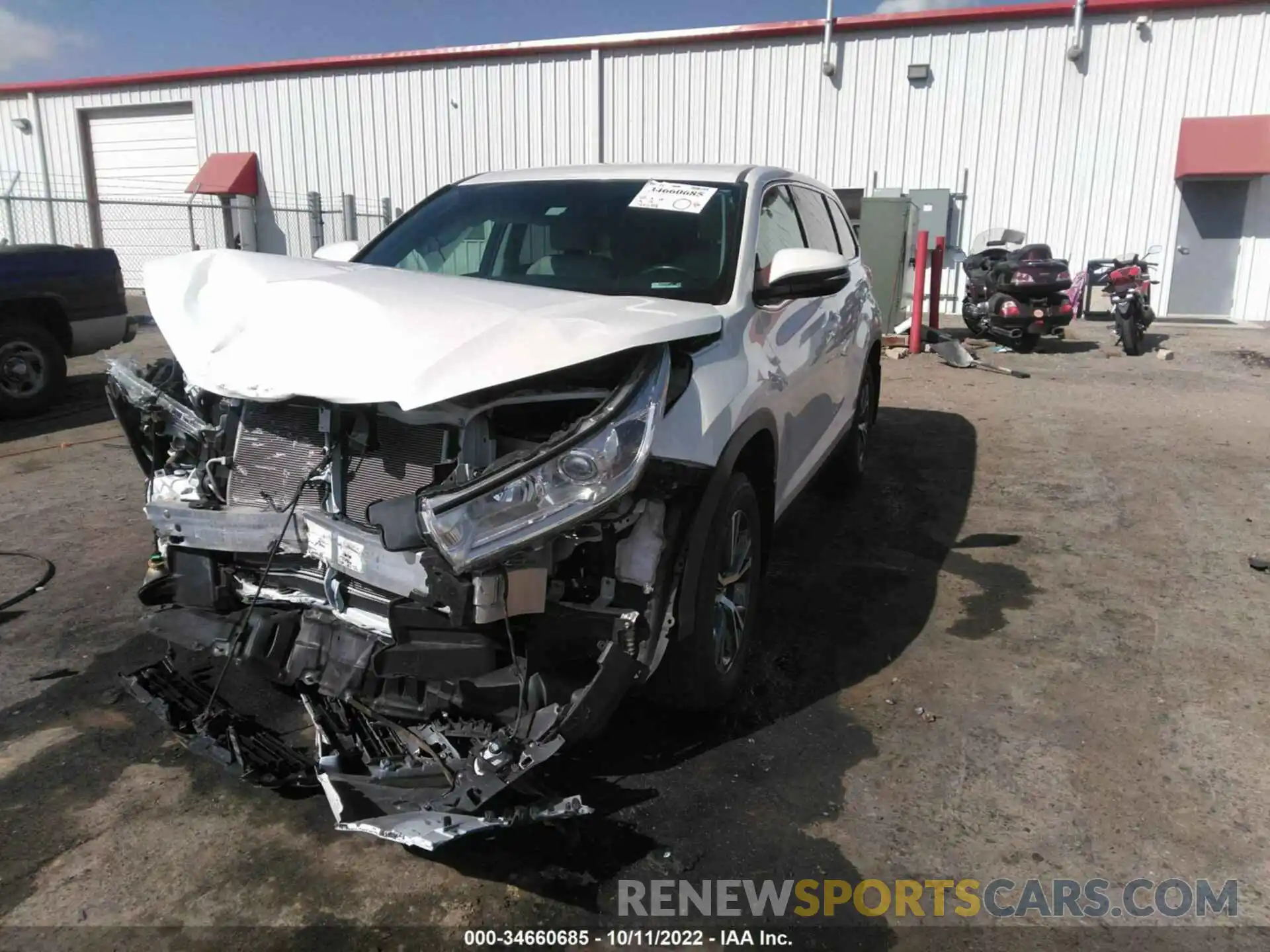 2 Photograph of a damaged car 5TDBZRFHXKS935395 TOYOTA HIGHLANDER 2019