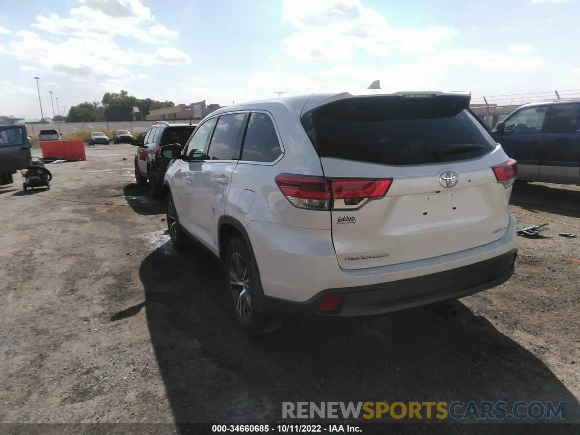 3 Photograph of a damaged car 5TDBZRFHXKS935395 TOYOTA HIGHLANDER 2019