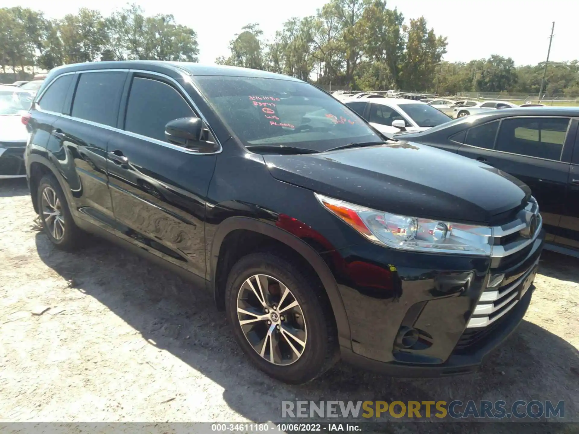 1 Photograph of a damaged car 5TDBZRFHXKS937213 TOYOTA HIGHLANDER 2019