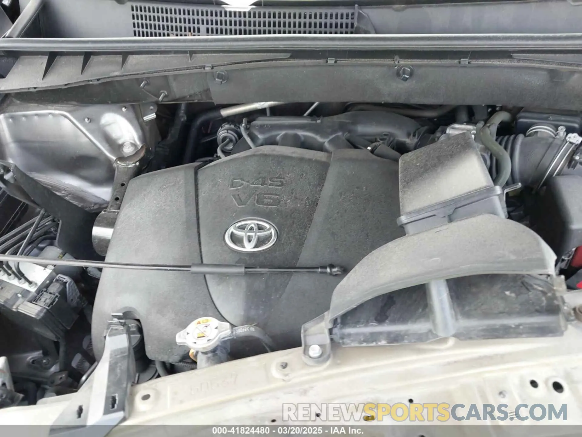 10 Photograph of a damaged car 5TDBZRFHXKS941049 TOYOTA HIGHLANDER 2019