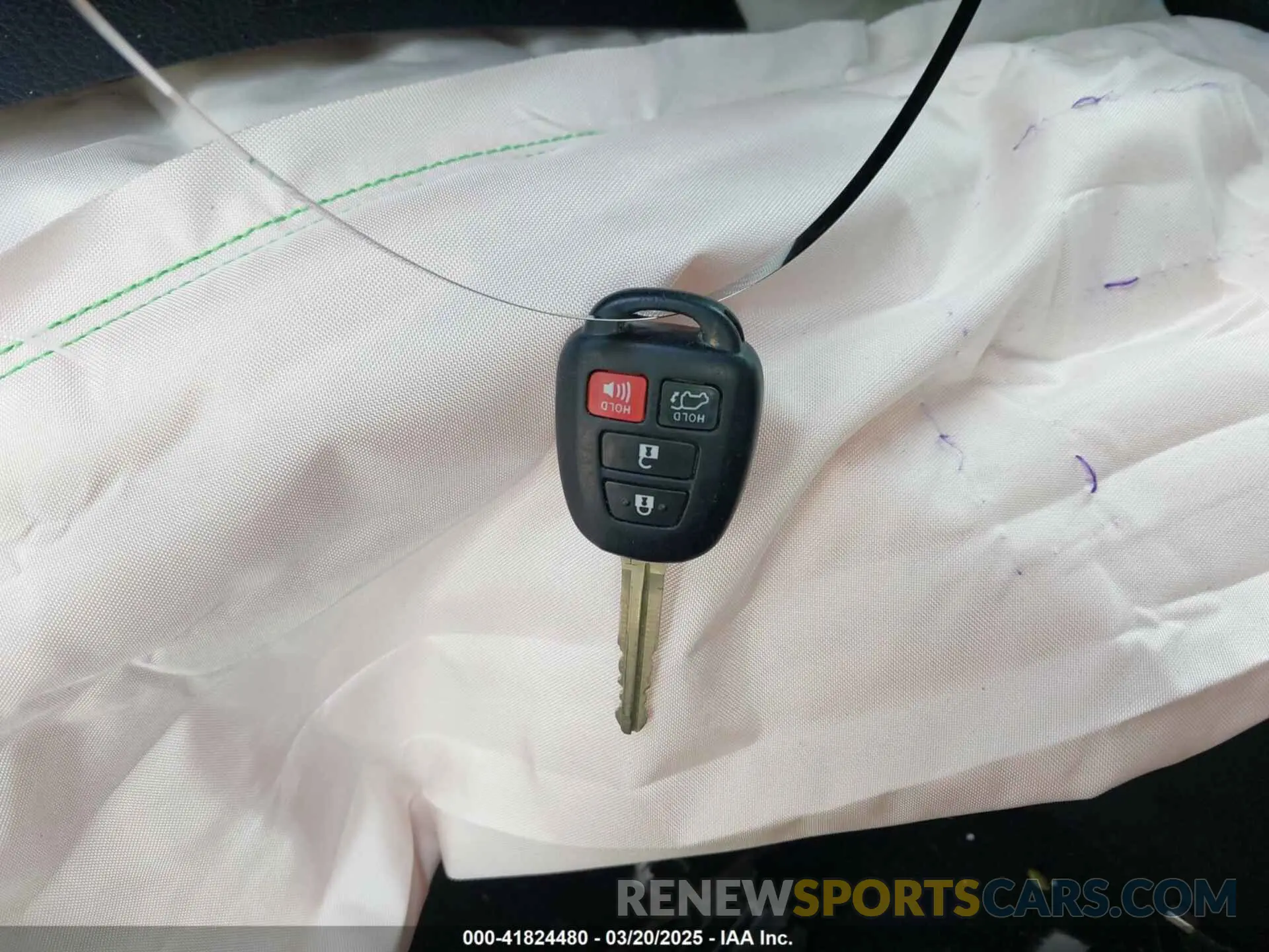11 Photograph of a damaged car 5TDBZRFHXKS941049 TOYOTA HIGHLANDER 2019