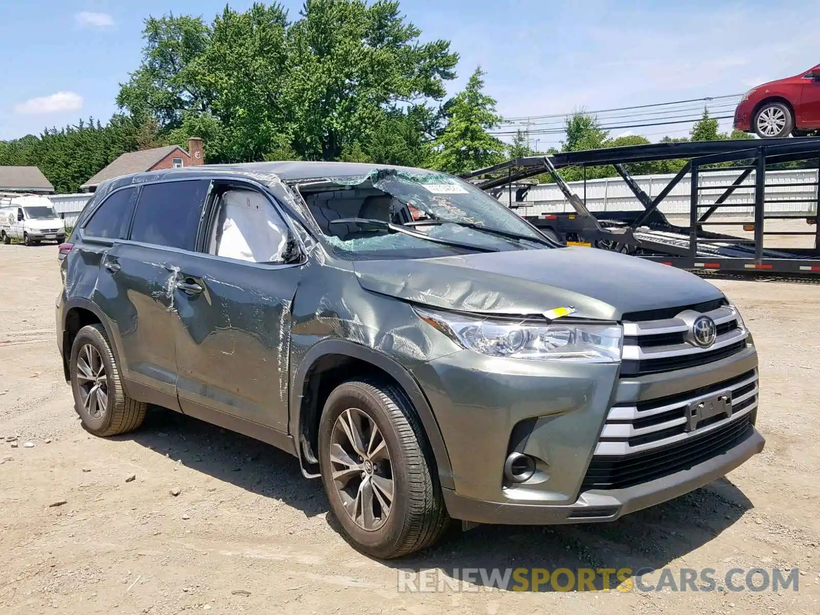 1 Photograph of a damaged car 5TDBZRFHXKS942671 TOYOTA HIGHLANDER 2019