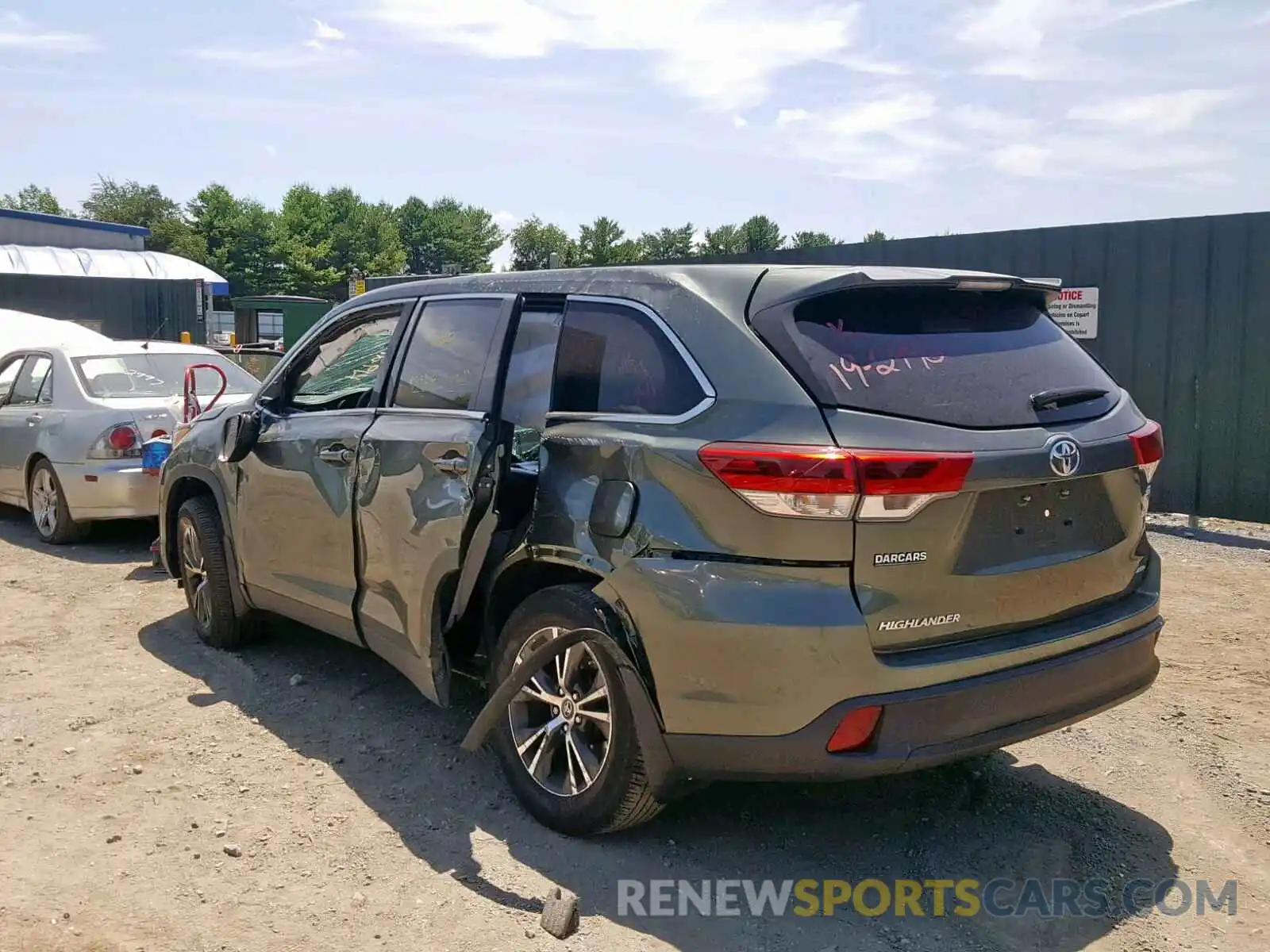 3 Photograph of a damaged car 5TDBZRFHXKS942671 TOYOTA HIGHLANDER 2019