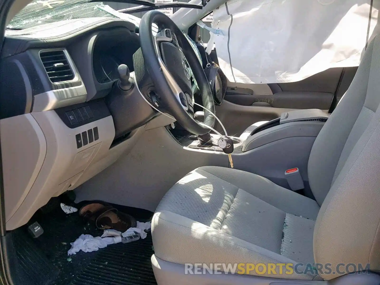 5 Photograph of a damaged car 5TDBZRFHXKS942671 TOYOTA HIGHLANDER 2019