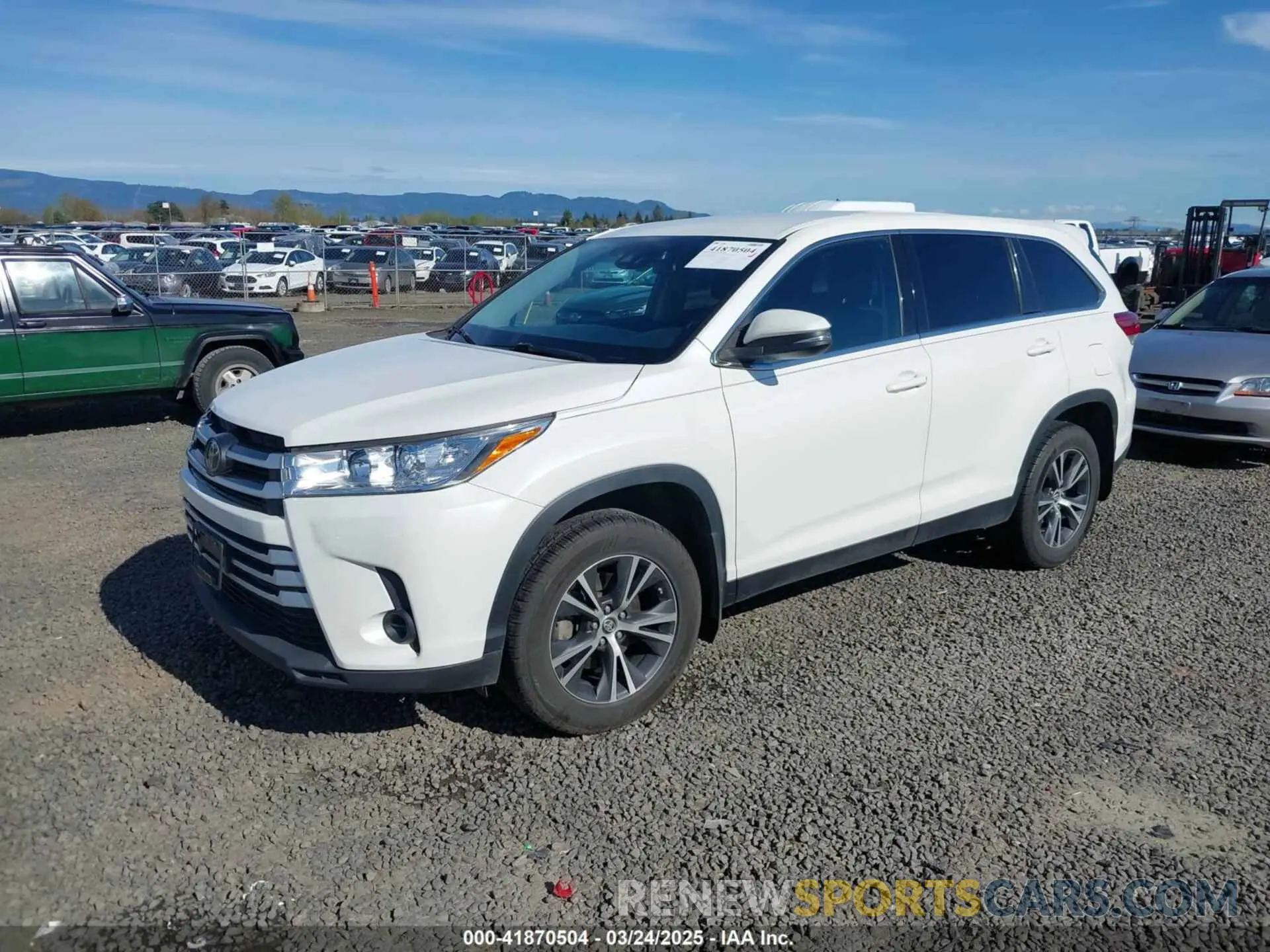 2 Photograph of a damaged car 5TDBZRFHXKS956909 TOYOTA HIGHLANDER 2019
