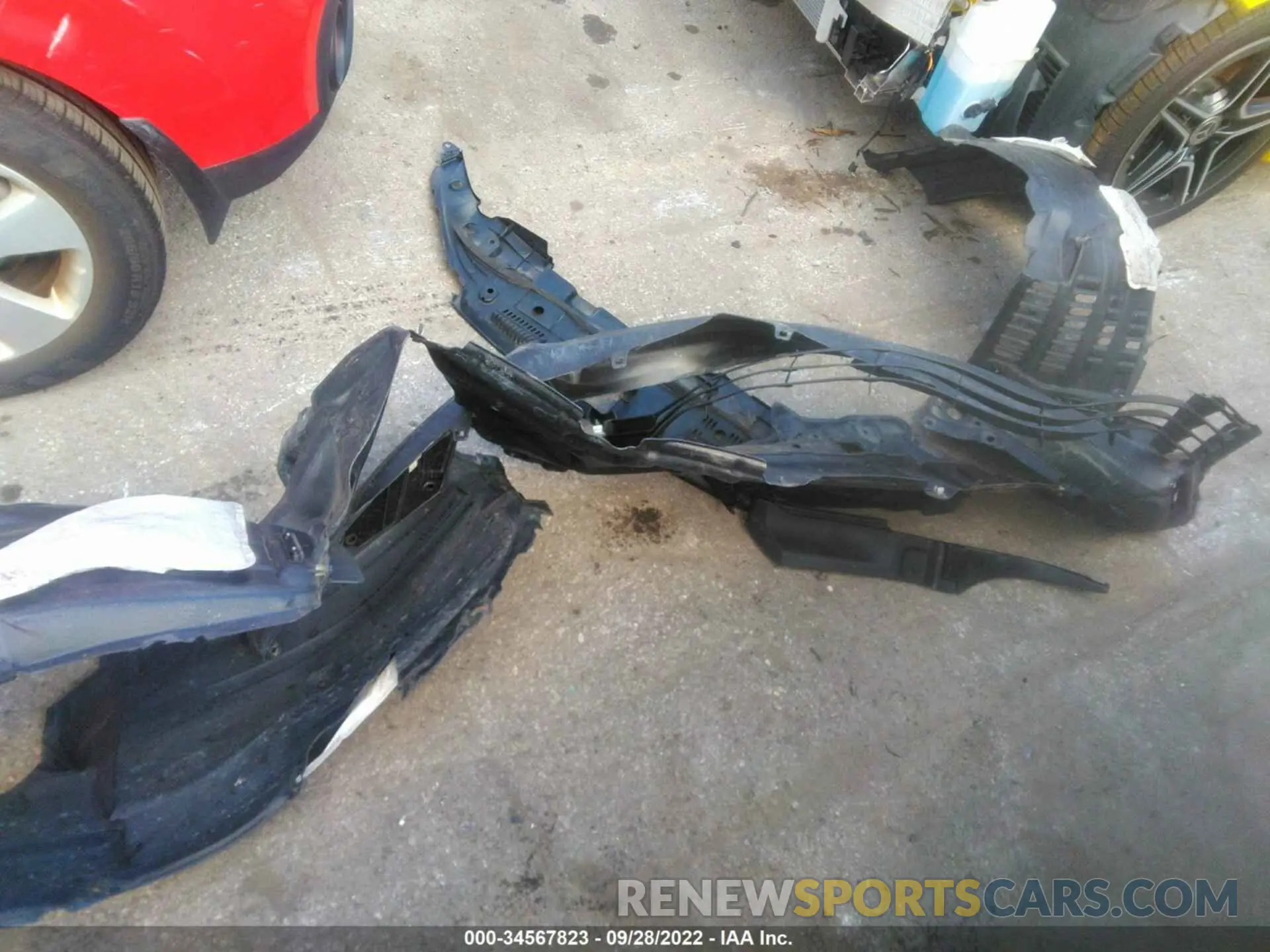 12 Photograph of a damaged car 5TDBZRFHXKS964041 TOYOTA HIGHLANDER 2019