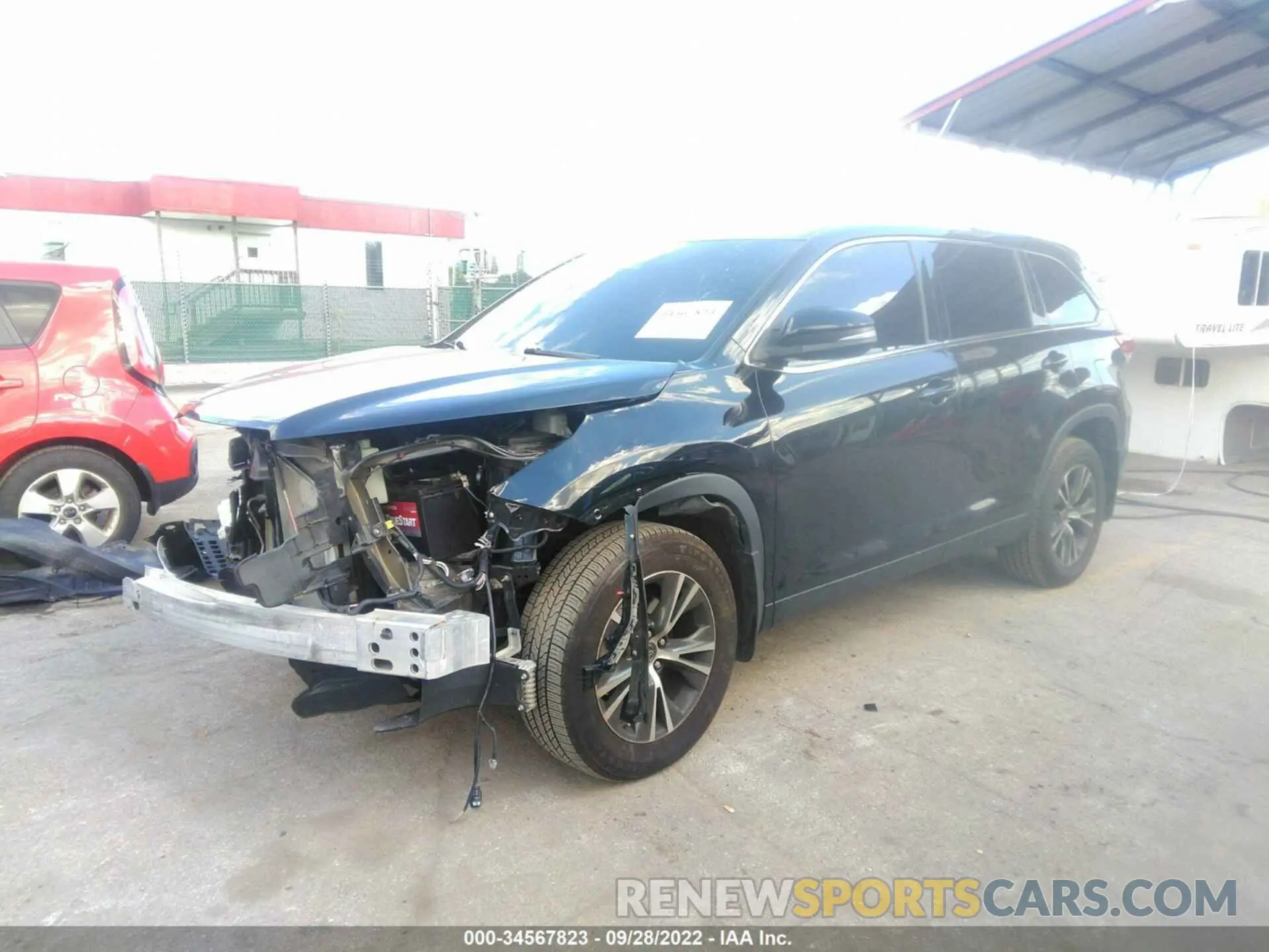 2 Photograph of a damaged car 5TDBZRFHXKS964041 TOYOTA HIGHLANDER 2019