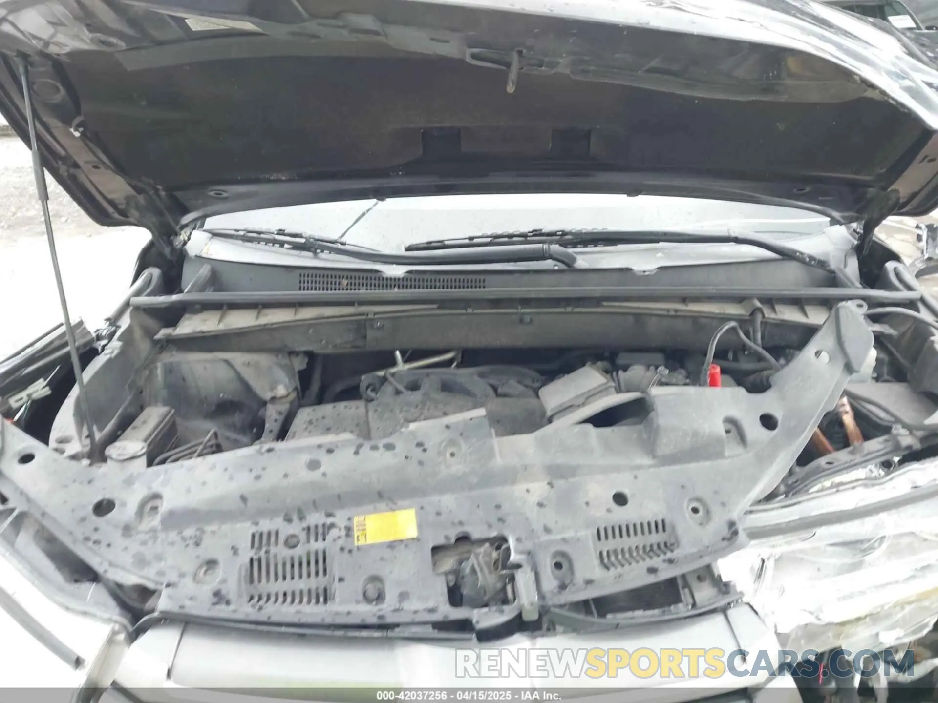 10 Photograph of a damaged car 5TDBZRFHXKS982362 TOYOTA HIGHLANDER 2019