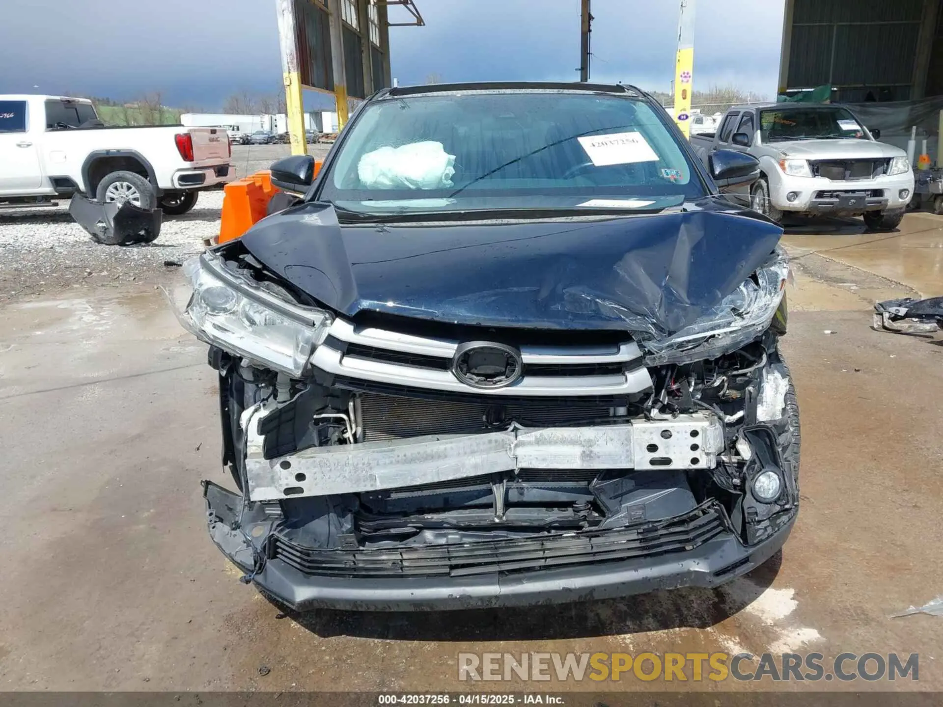 13 Photograph of a damaged car 5TDBZRFHXKS982362 TOYOTA HIGHLANDER 2019