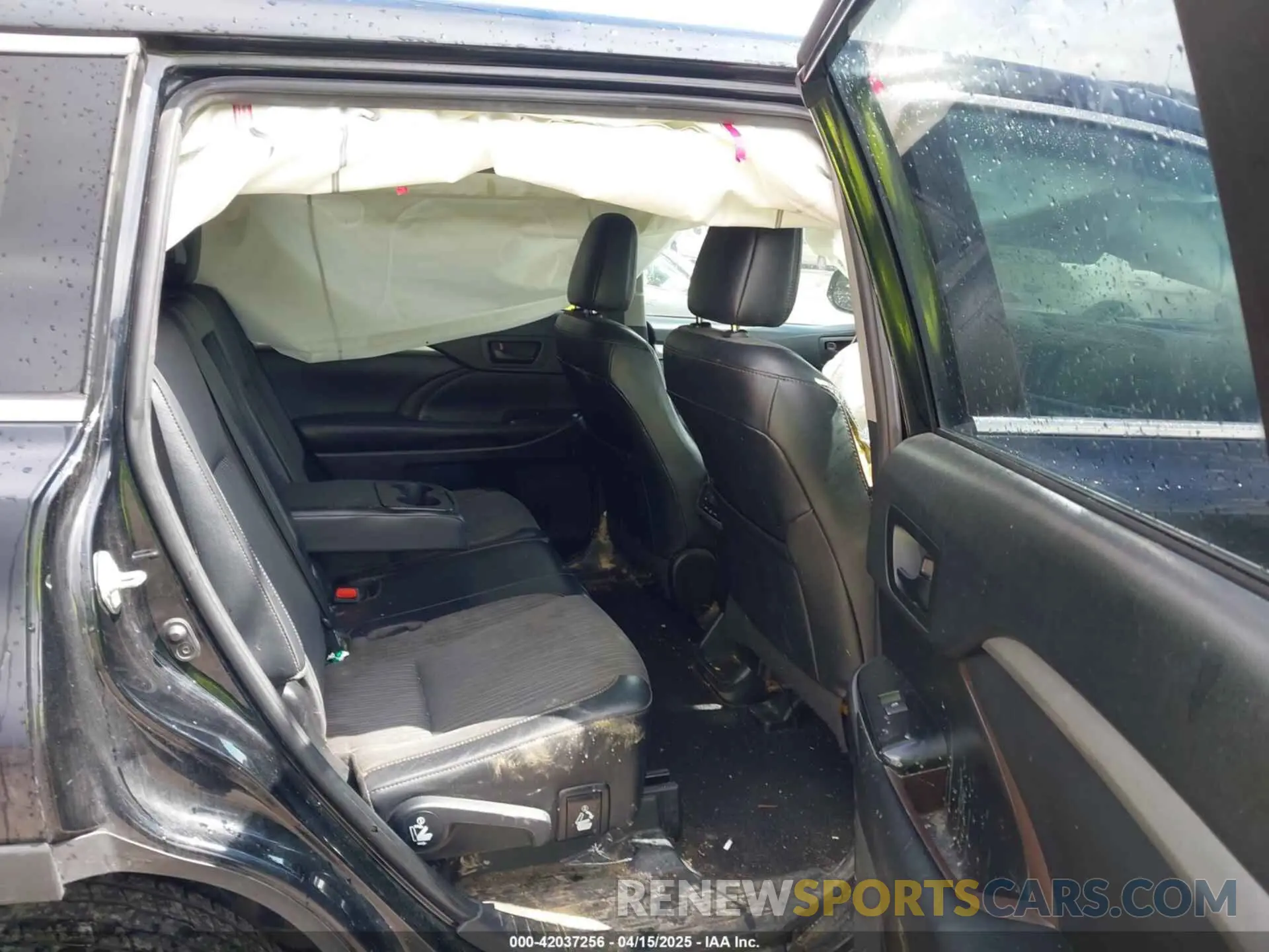8 Photograph of a damaged car 5TDBZRFHXKS982362 TOYOTA HIGHLANDER 2019