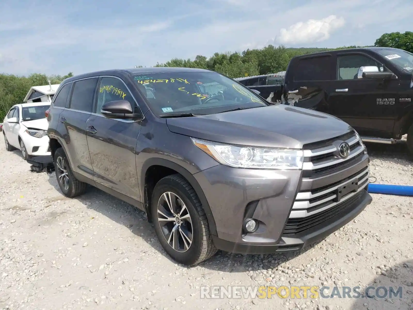 1 Photograph of a damaged car 5TDBZRFHXKS984807 TOYOTA HIGHLANDER 2019