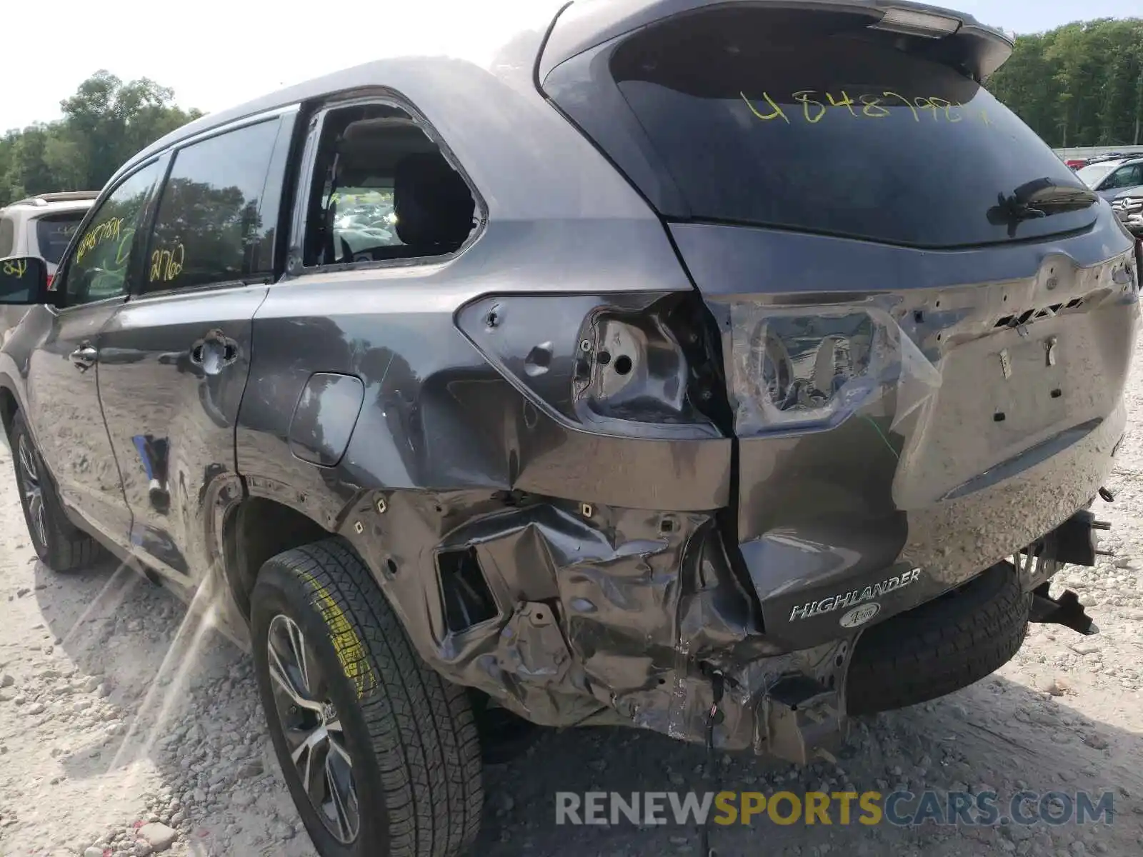 9 Photograph of a damaged car 5TDBZRFHXKS984807 TOYOTA HIGHLANDER 2019