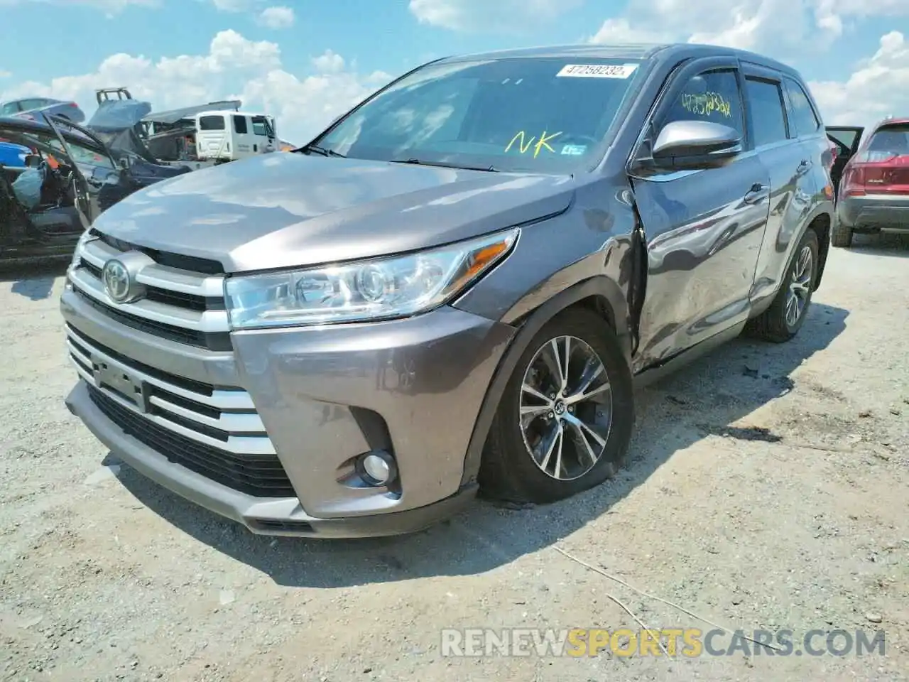 2 Photograph of a damaged car 5TDBZRFHXKS985990 TOYOTA HIGHLANDER 2019