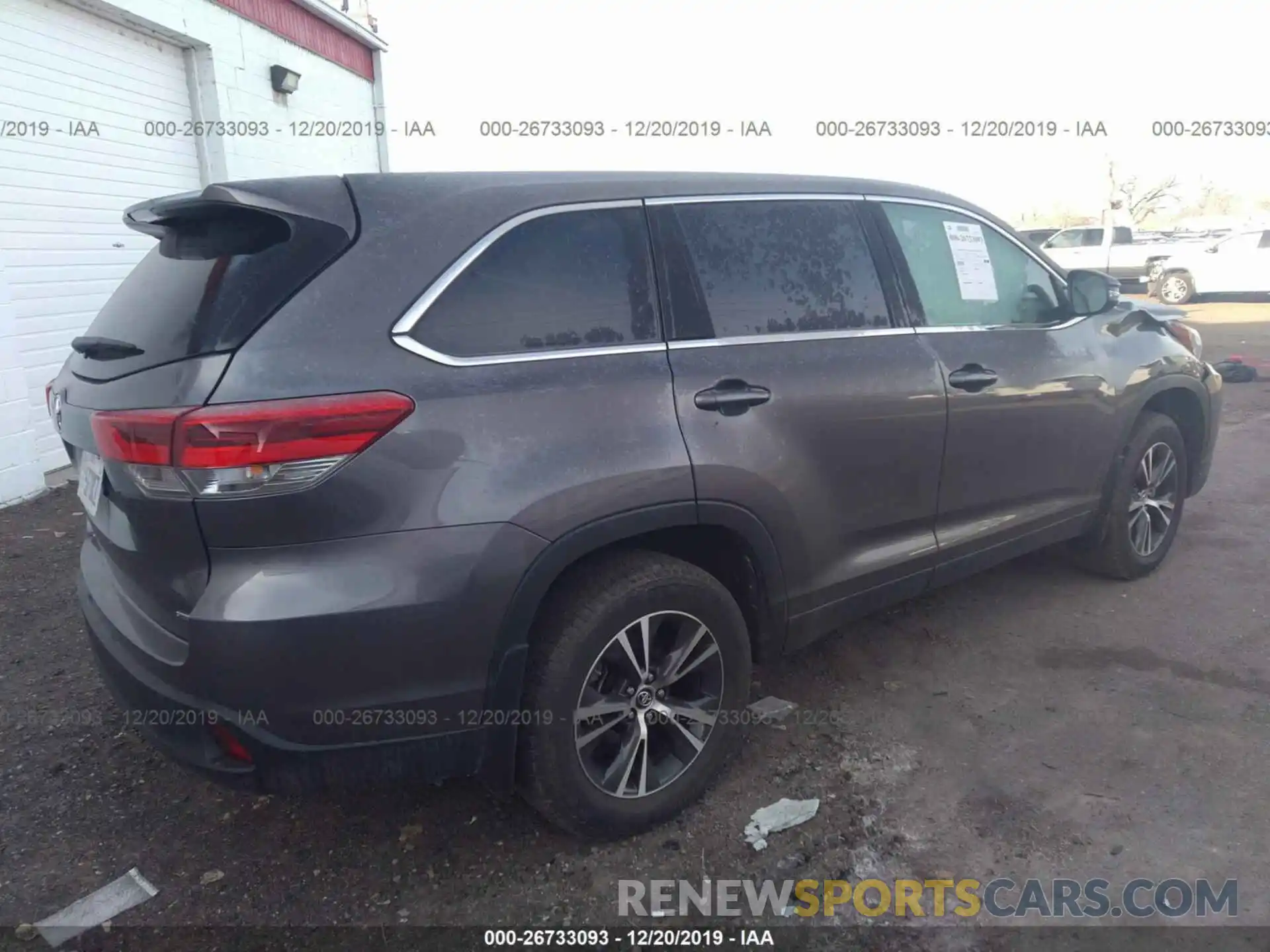 4 Photograph of a damaged car 5TDBZRFHXKS995418 TOYOTA HIGHLANDER 2019