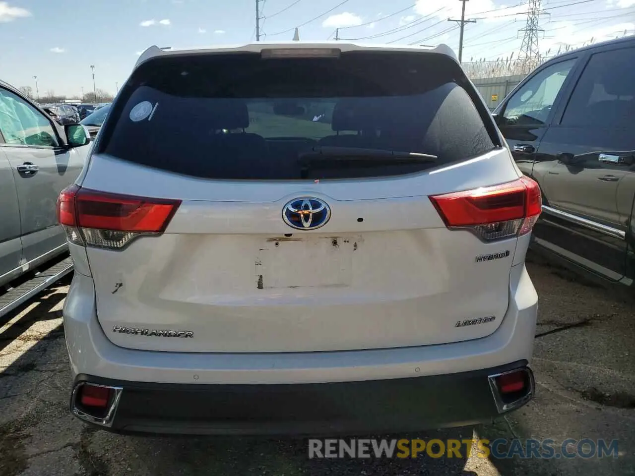6 Photograph of a damaged car 5TDDGRFH0KS053117 TOYOTA HIGHLANDER 2019